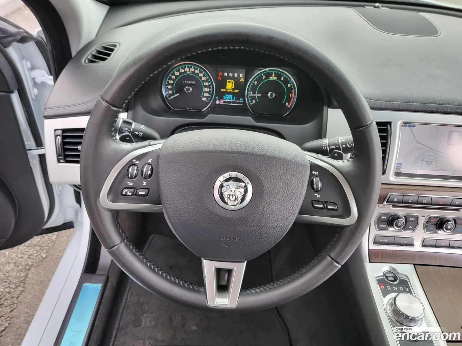 Jaguar XF 2013 — 17