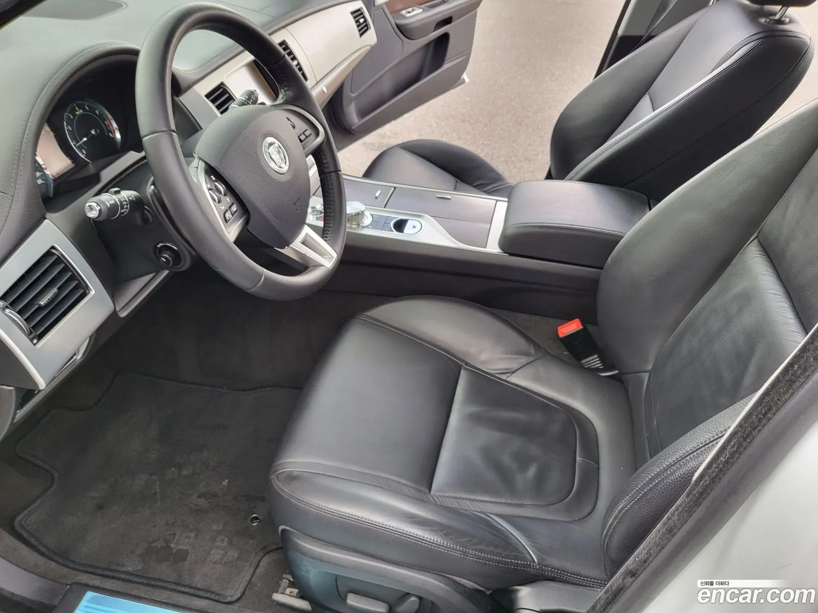 Jaguar XF 2013 — 16