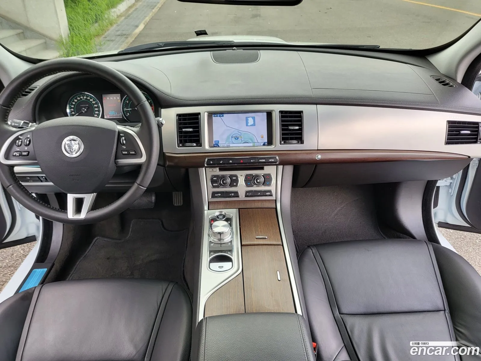 Jaguar XF 2013 — 12
