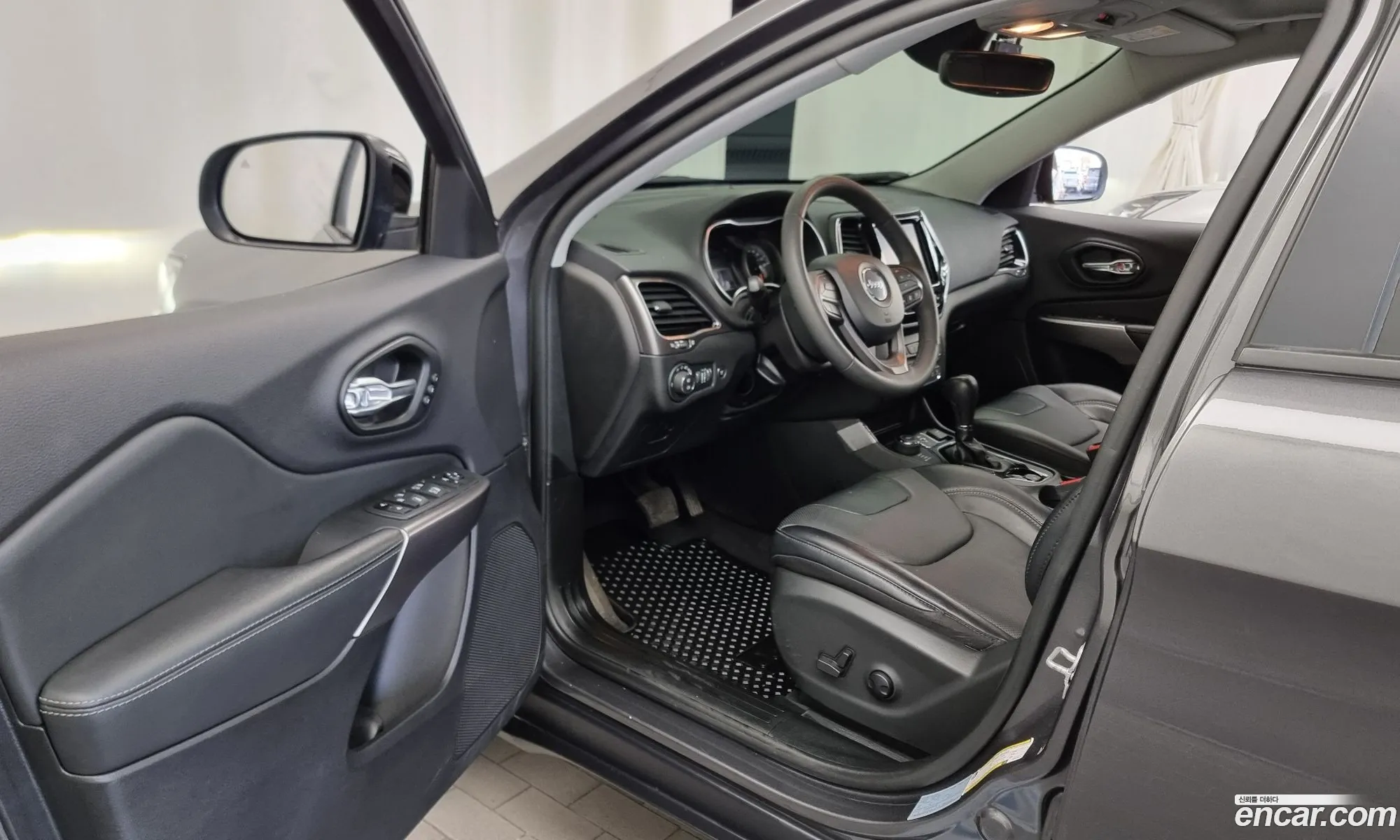 Jeep Cherokee 2022 — 4