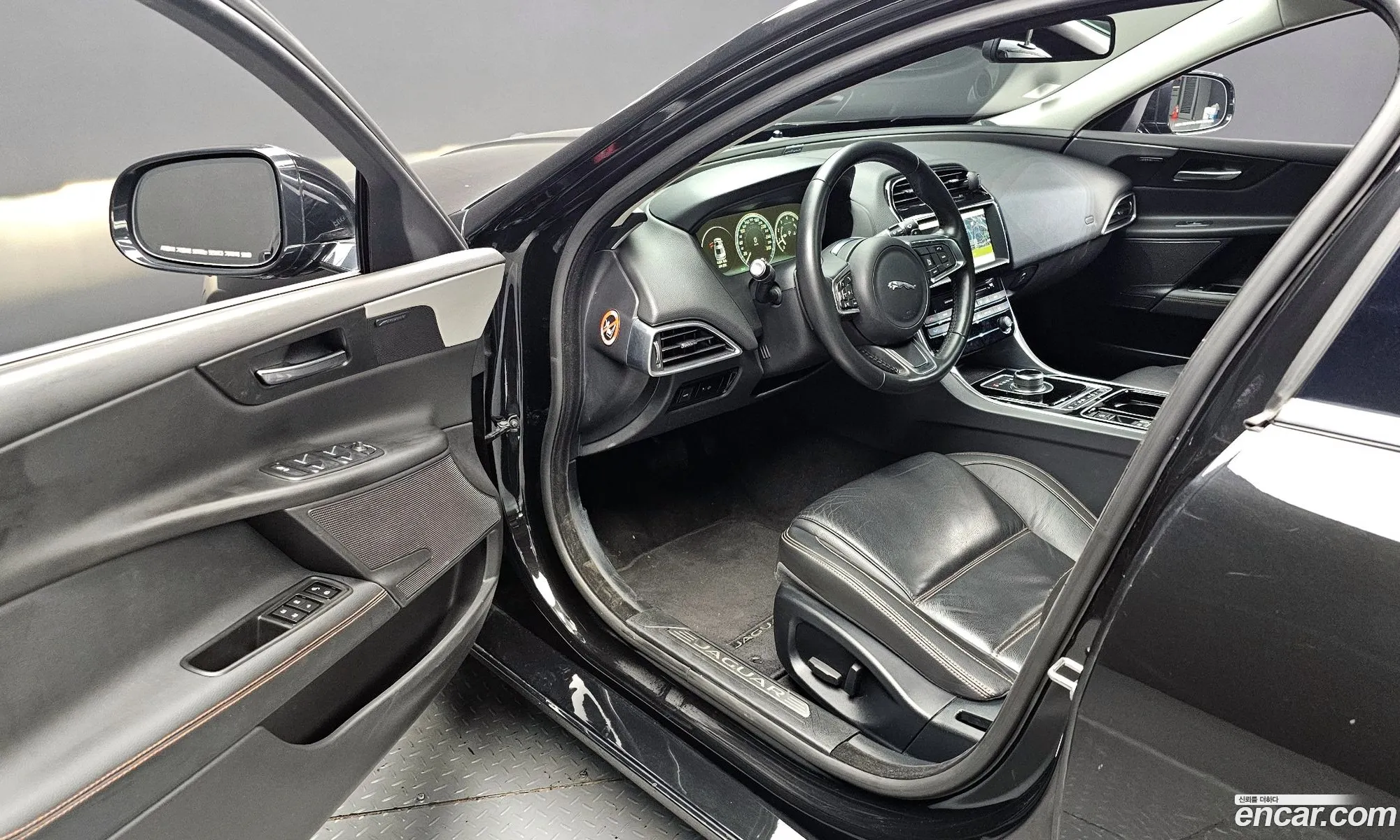 Jaguar XE 2018 SAJAB4BX3JCP21611 — 3