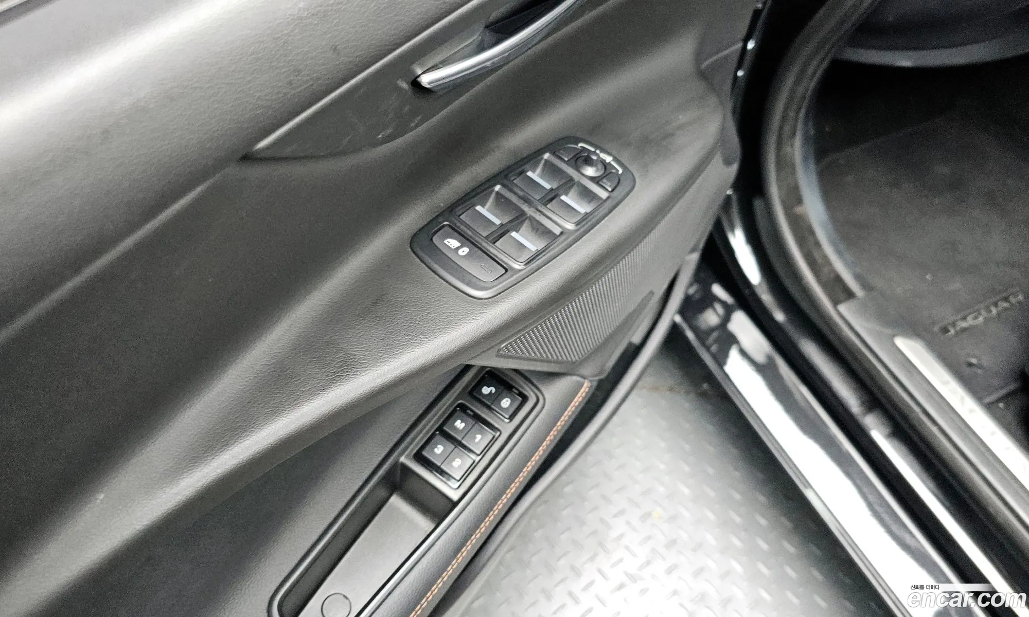 Jaguar XE 2018 SAJAB4BX3JCP21611 — 2