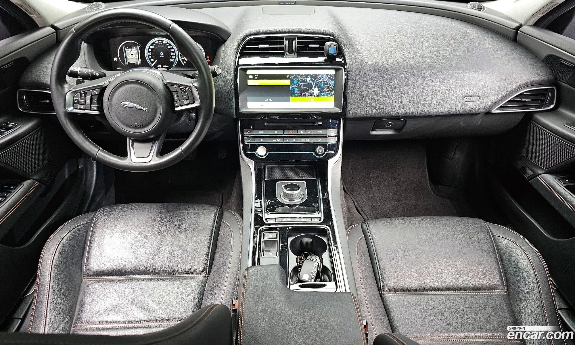 Jaguar XE 2018 SAJAB4BX3JCP21611 — 10