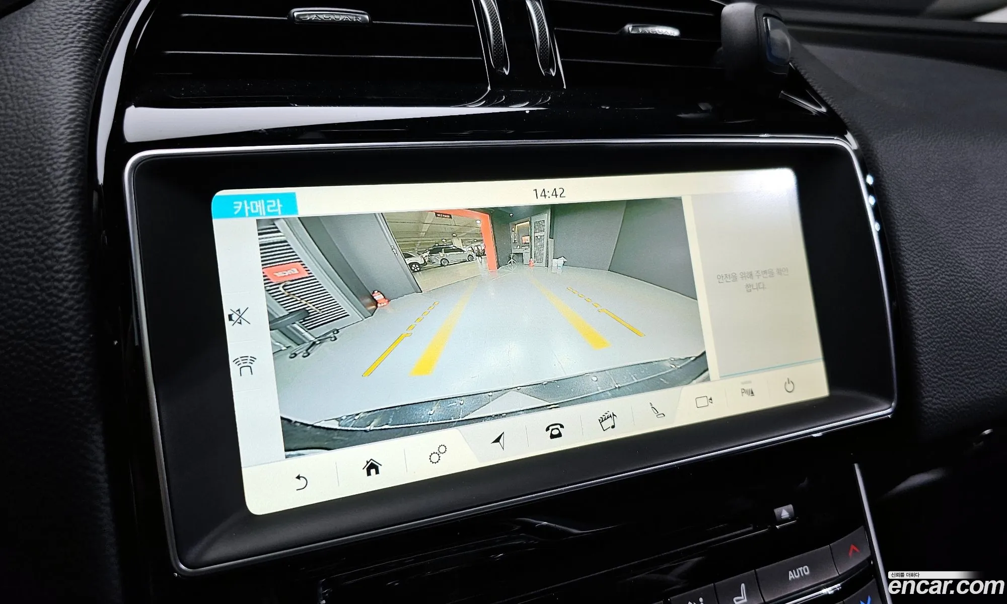 Jaguar XE 2018 SAJAB4BX3JCP21611 — 19
