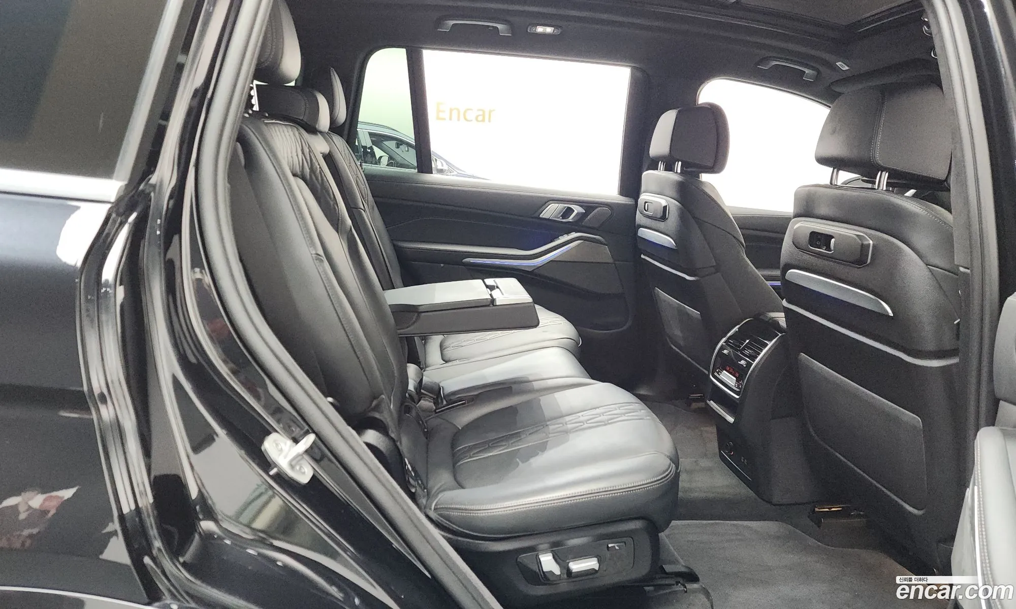 BMW X7 2023 WBA21EM06R9S93065 — 7