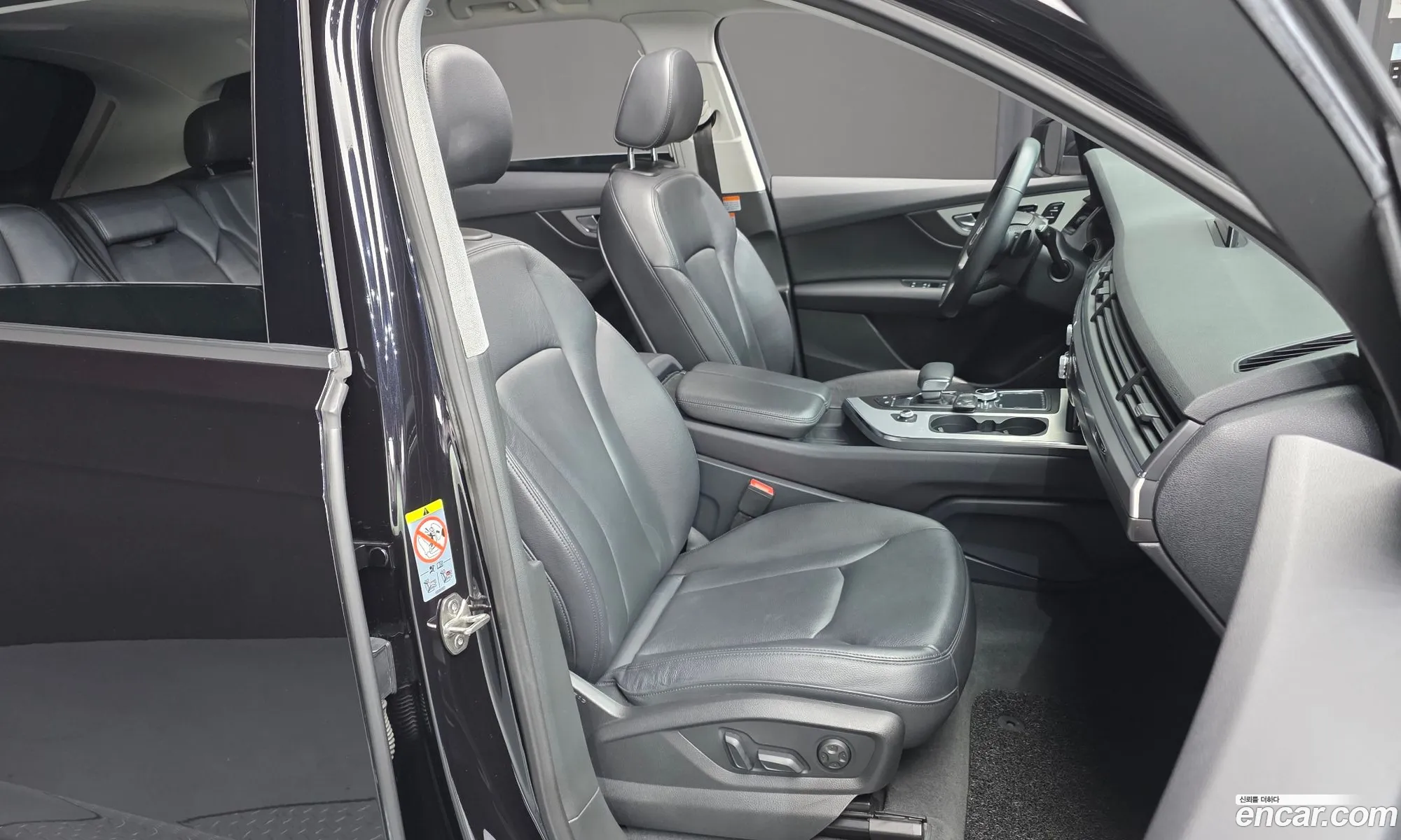 Audi Q7 2019 WAUZZZ4M4KD041979 — 4