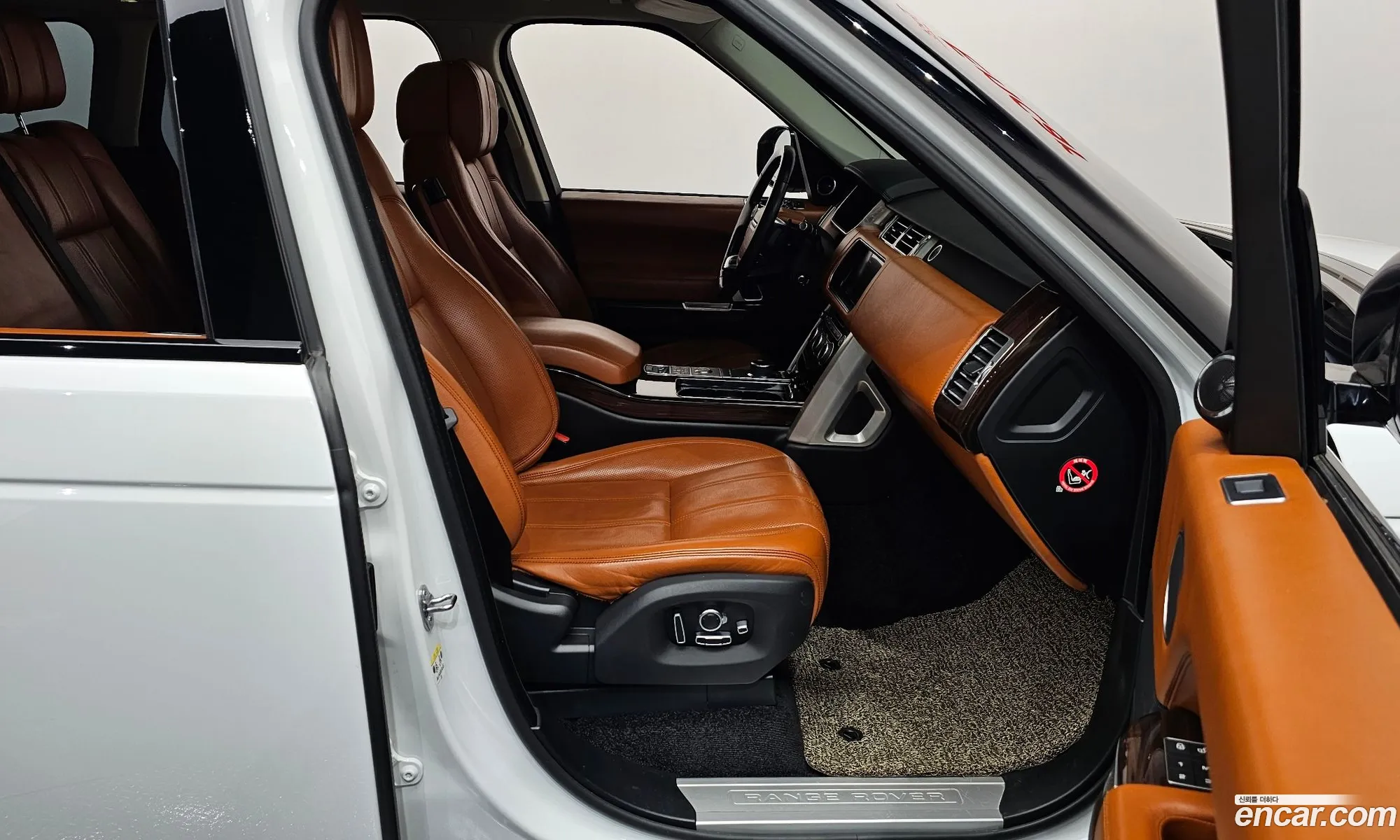 Land Rover Range Rover 2017 SALGA2FEXHA332911 — 10