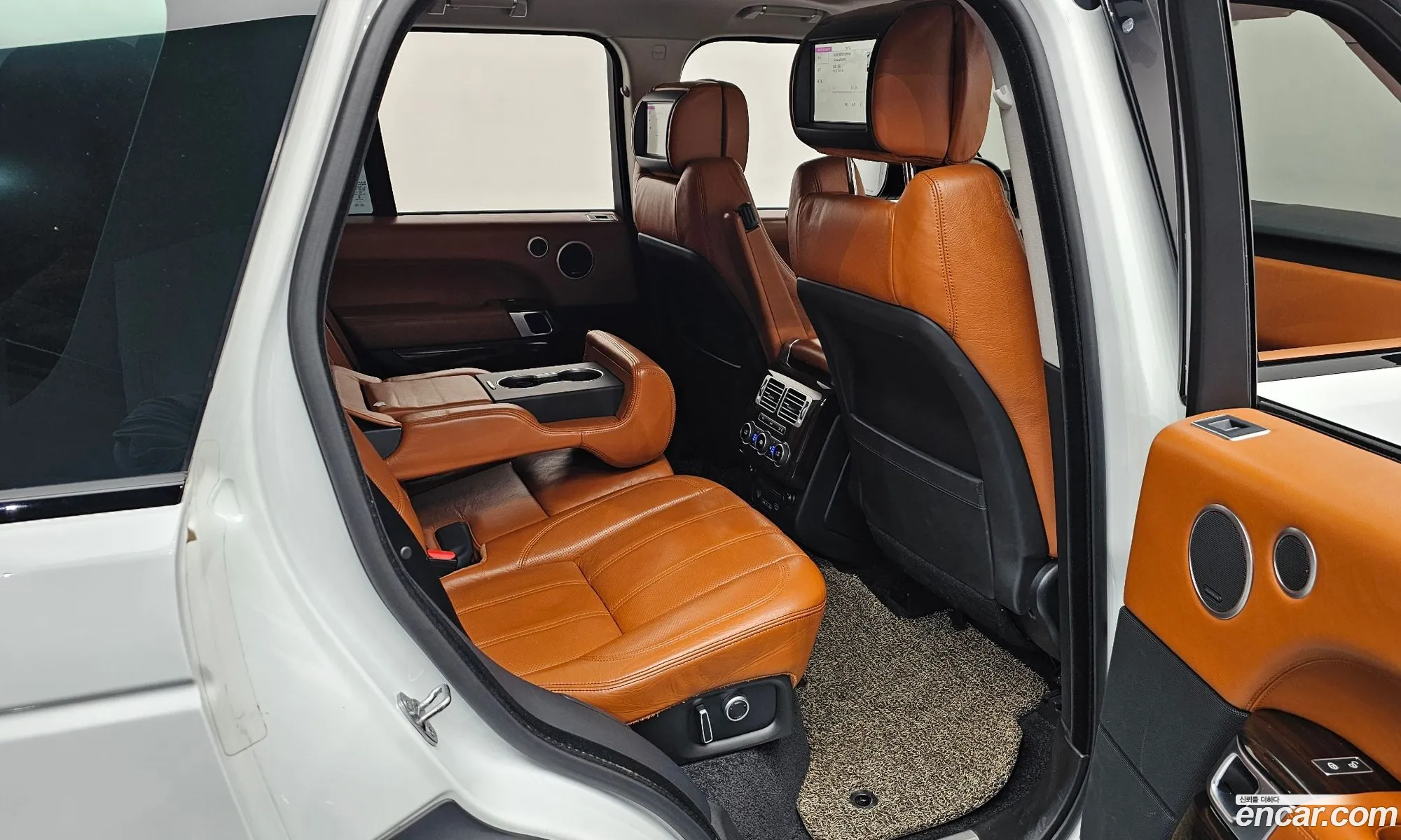 Land Rover Range Rover 2017 SALGA2FEXHA332911 — 18