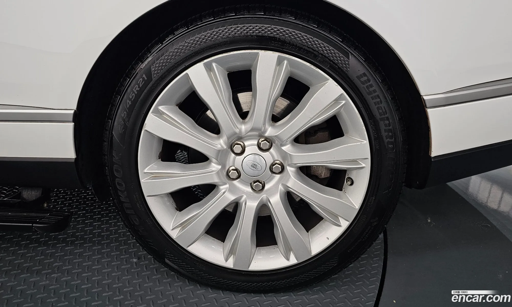 Land Rover Range Rover 2017 SALGA2FEXHA332911 — 4