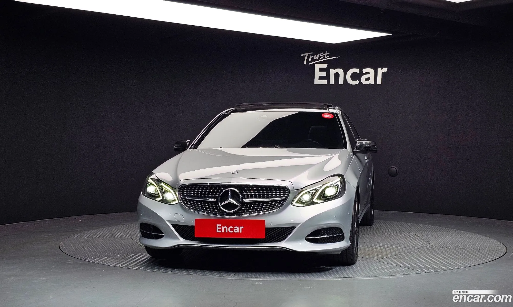 Mercedes-Benz E-Class W212 2014 WDDHF5FB4EA925086 — 12