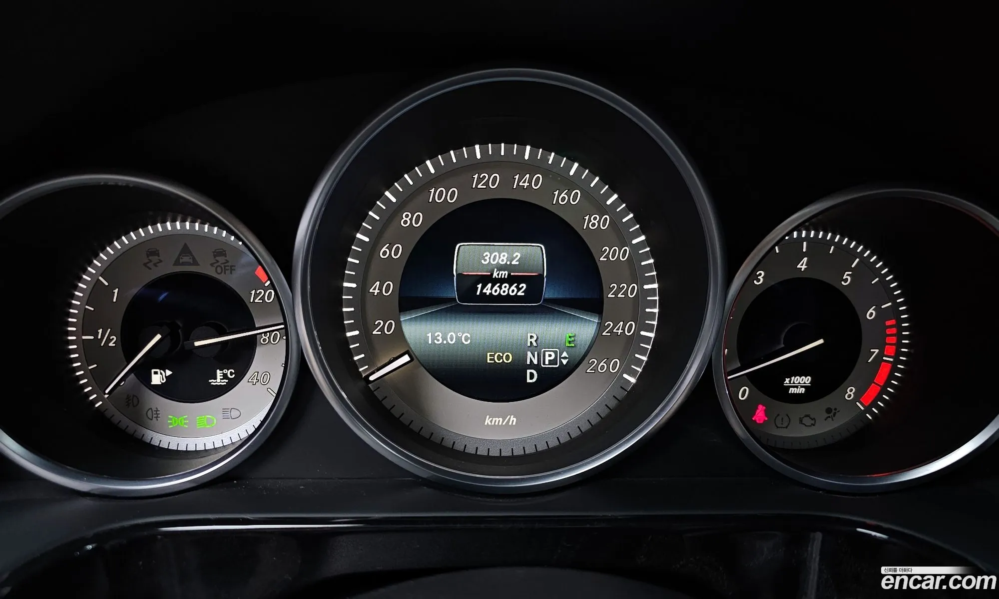 Mercedes-Benz E-Class W212 2014 WDDHF5FB4EA925086 — 13