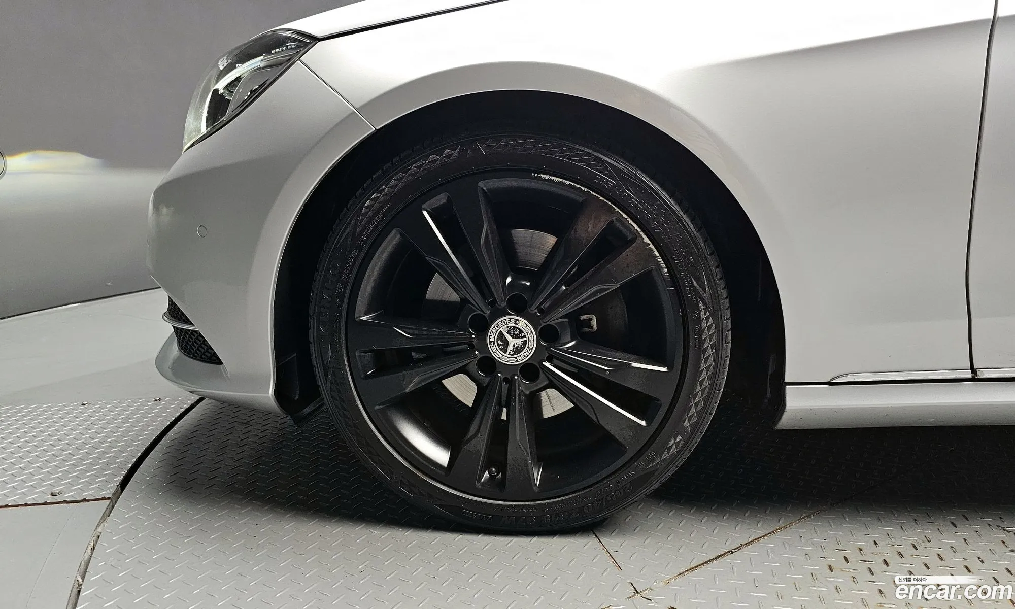 Mercedes-Benz E-Class W212 2014 WDDHF5FB4EA925086 — 14