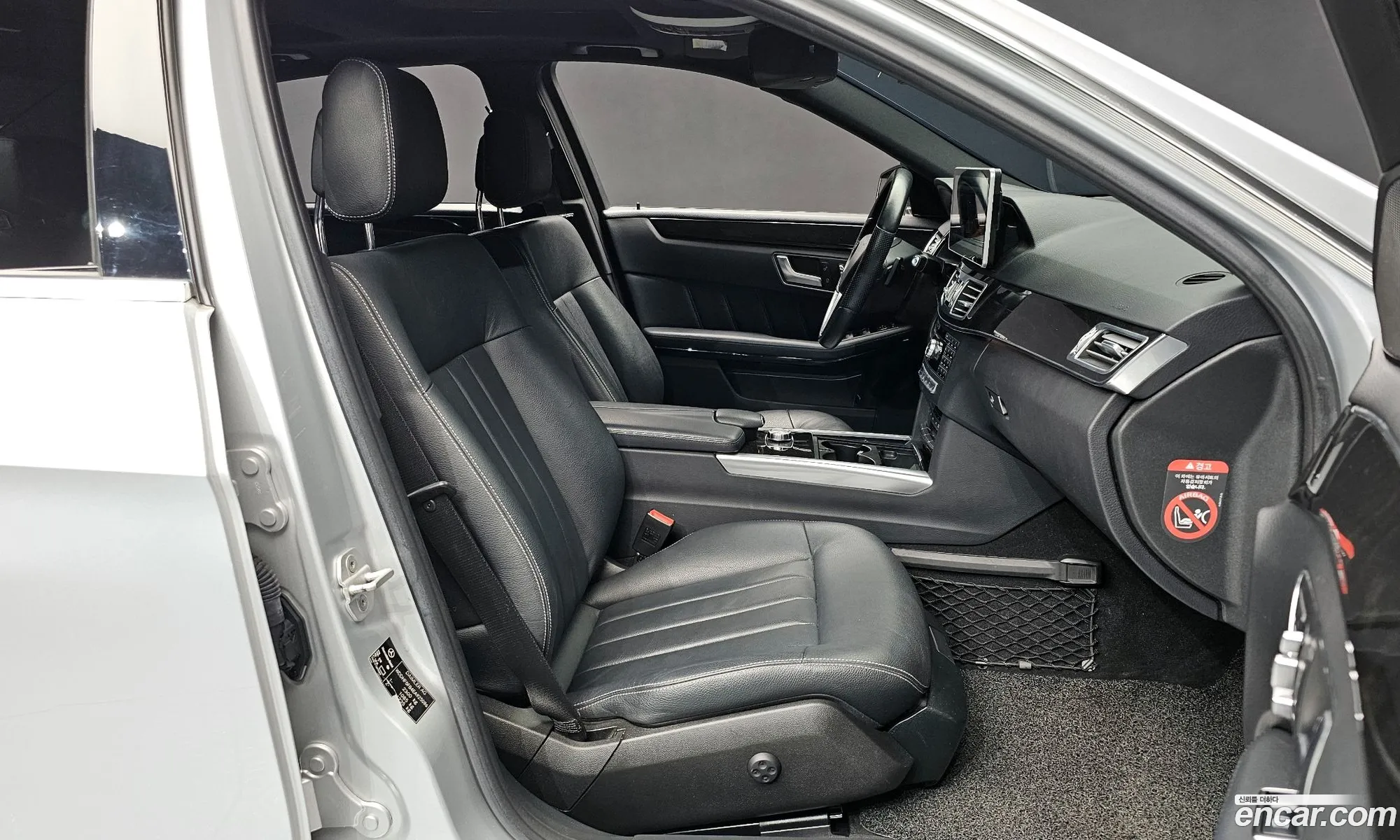 Mercedes-Benz E-Class W212 2014 WDDHF5FB4EA925086 — 9