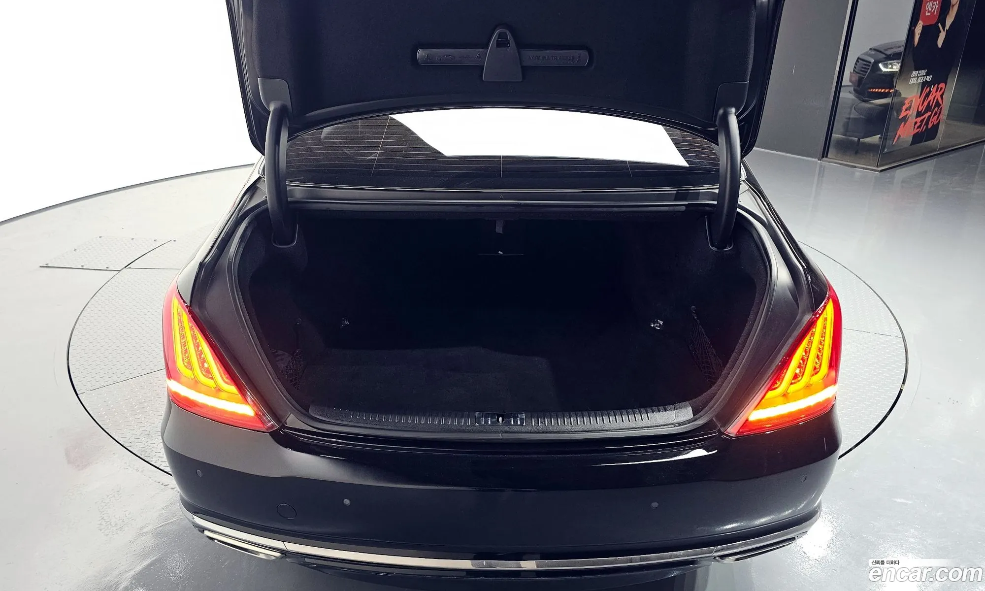Genesis EQ900 2017 — 2