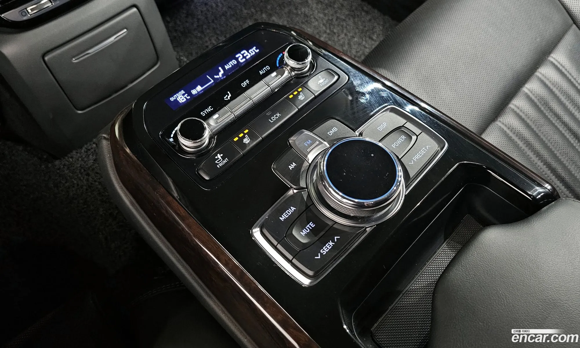 Genesis EQ900 2017 — 16