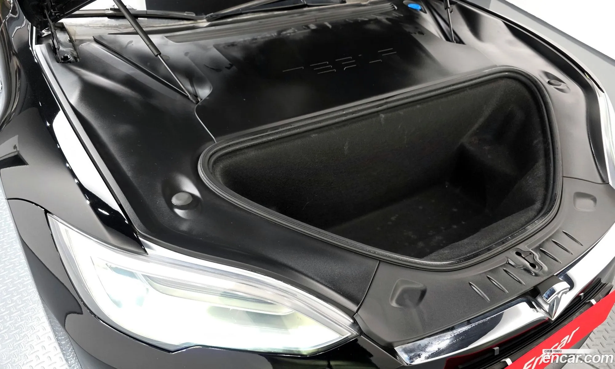 Tesla Model S 2019 5YJSA1E21KF313097 — 3