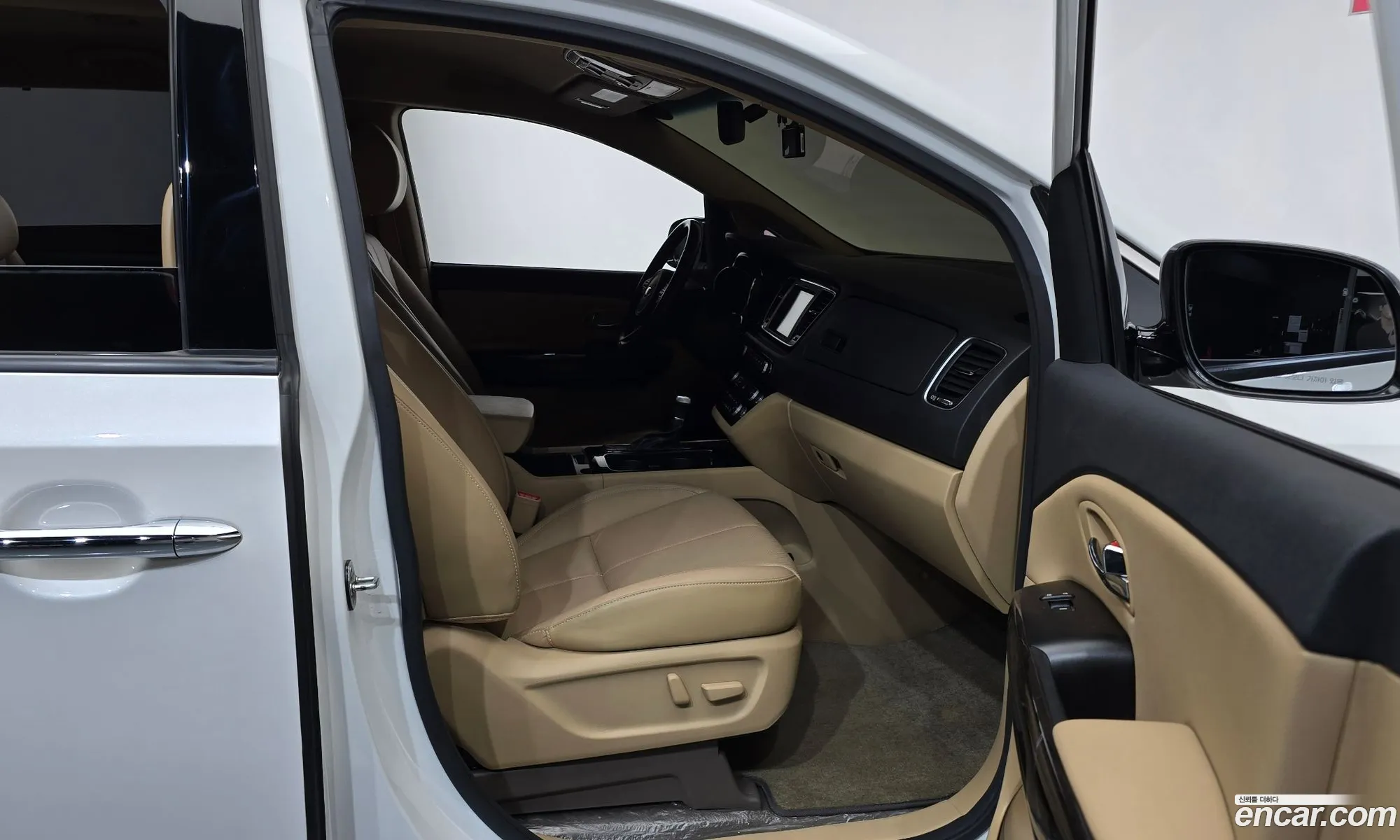 Kia Carnival 2017 — 7