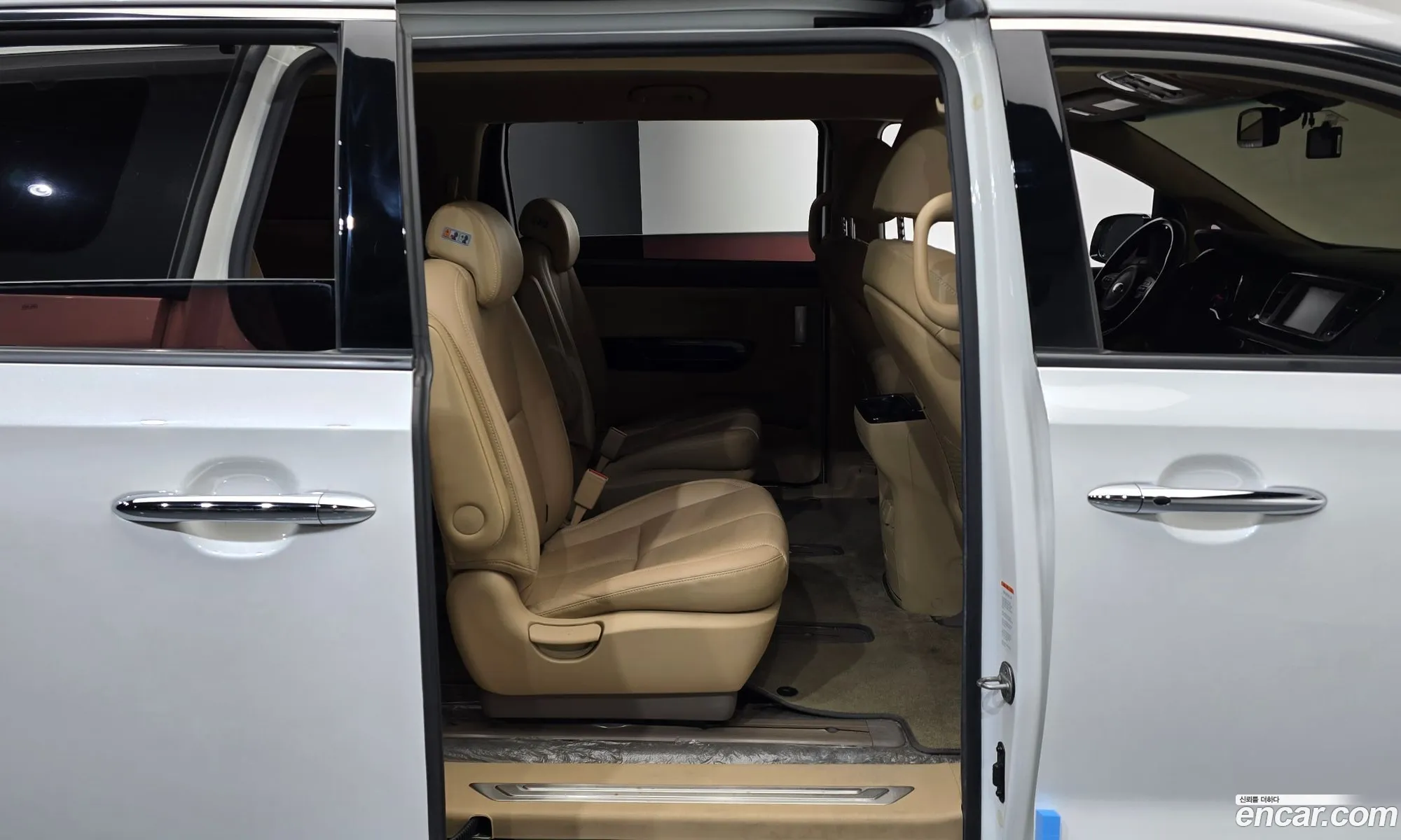Kia Carnival 2017 — 10