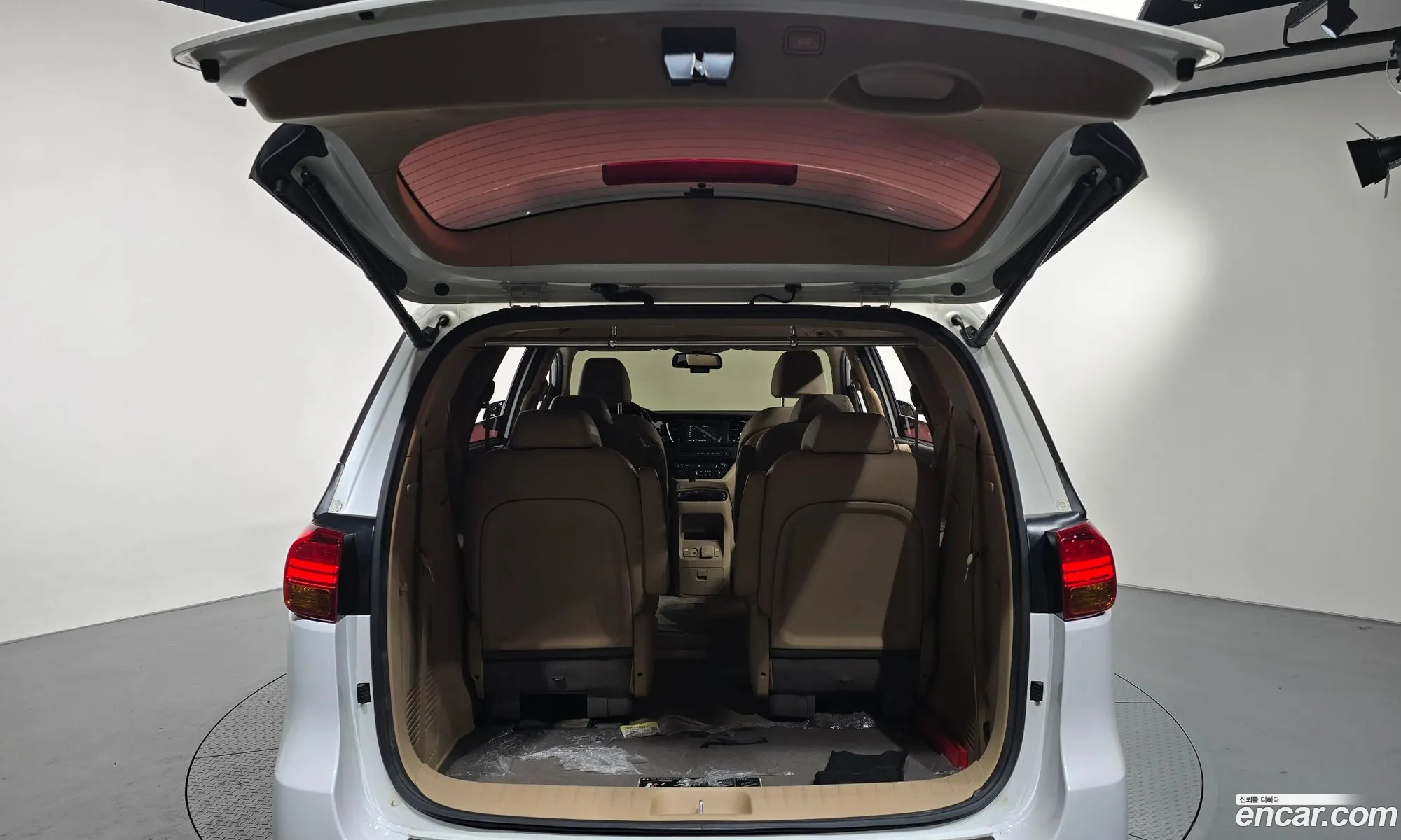 Kia Carnival 2017 — 12