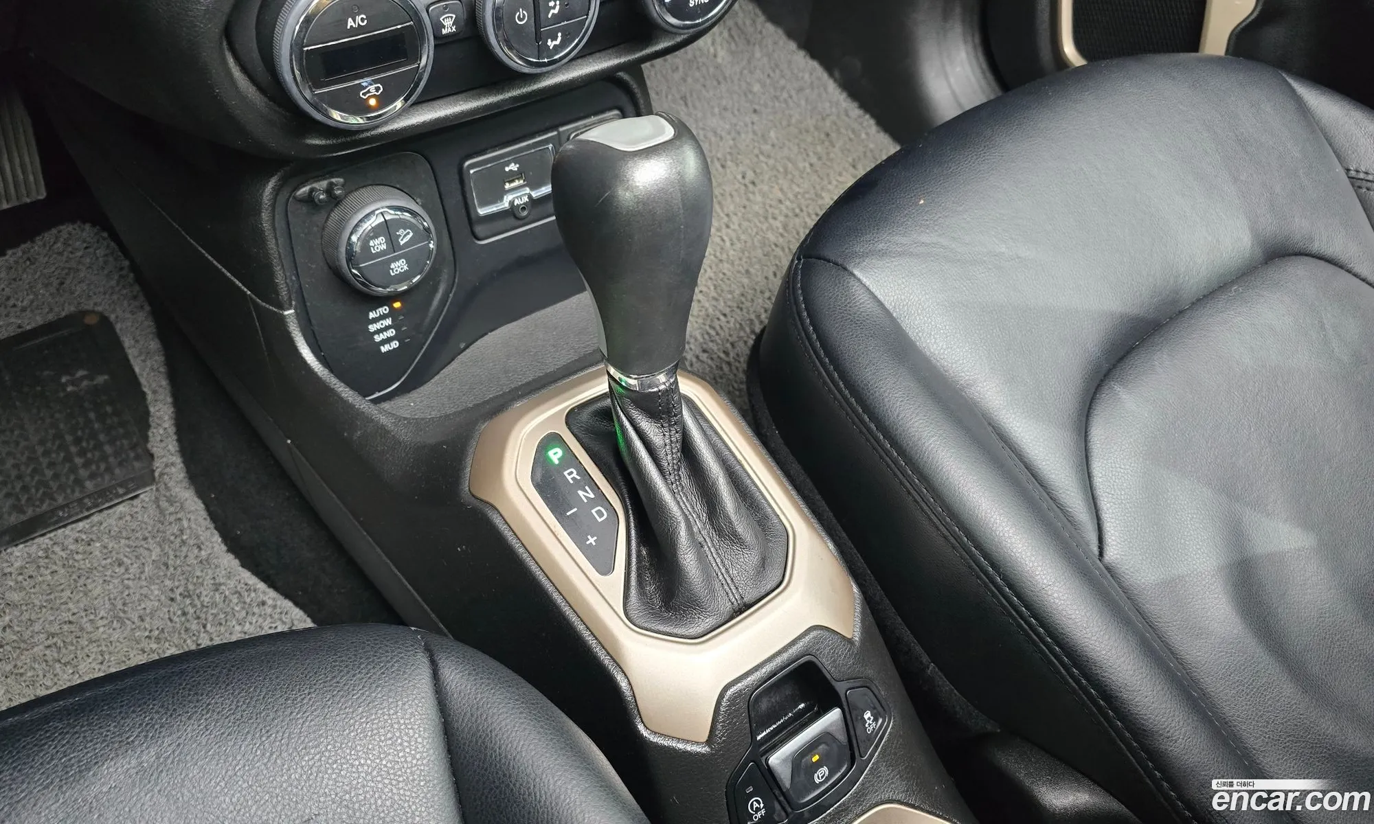 Jeep Renegade 2016 1C4BU0000GPD43942 — 2