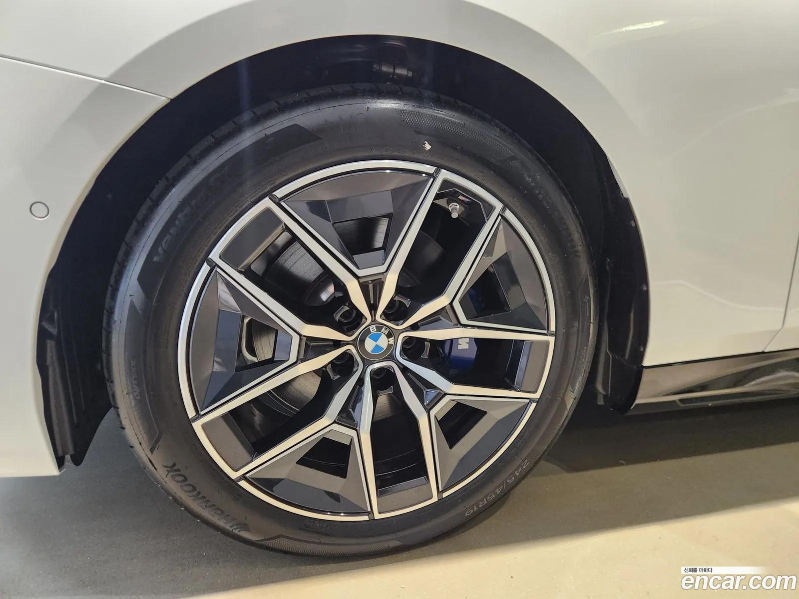 BMW 5 Series 2025 — 19