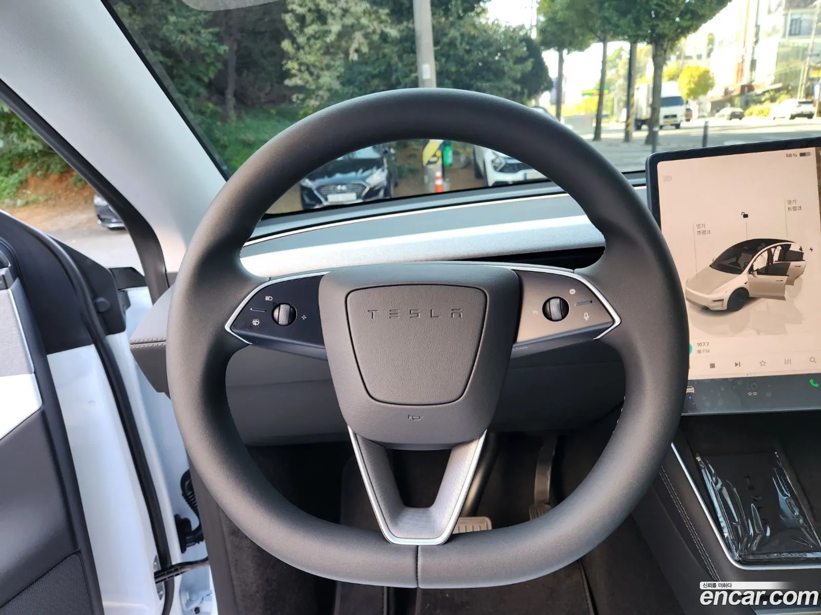 Tesla Model Y 2025 — 3