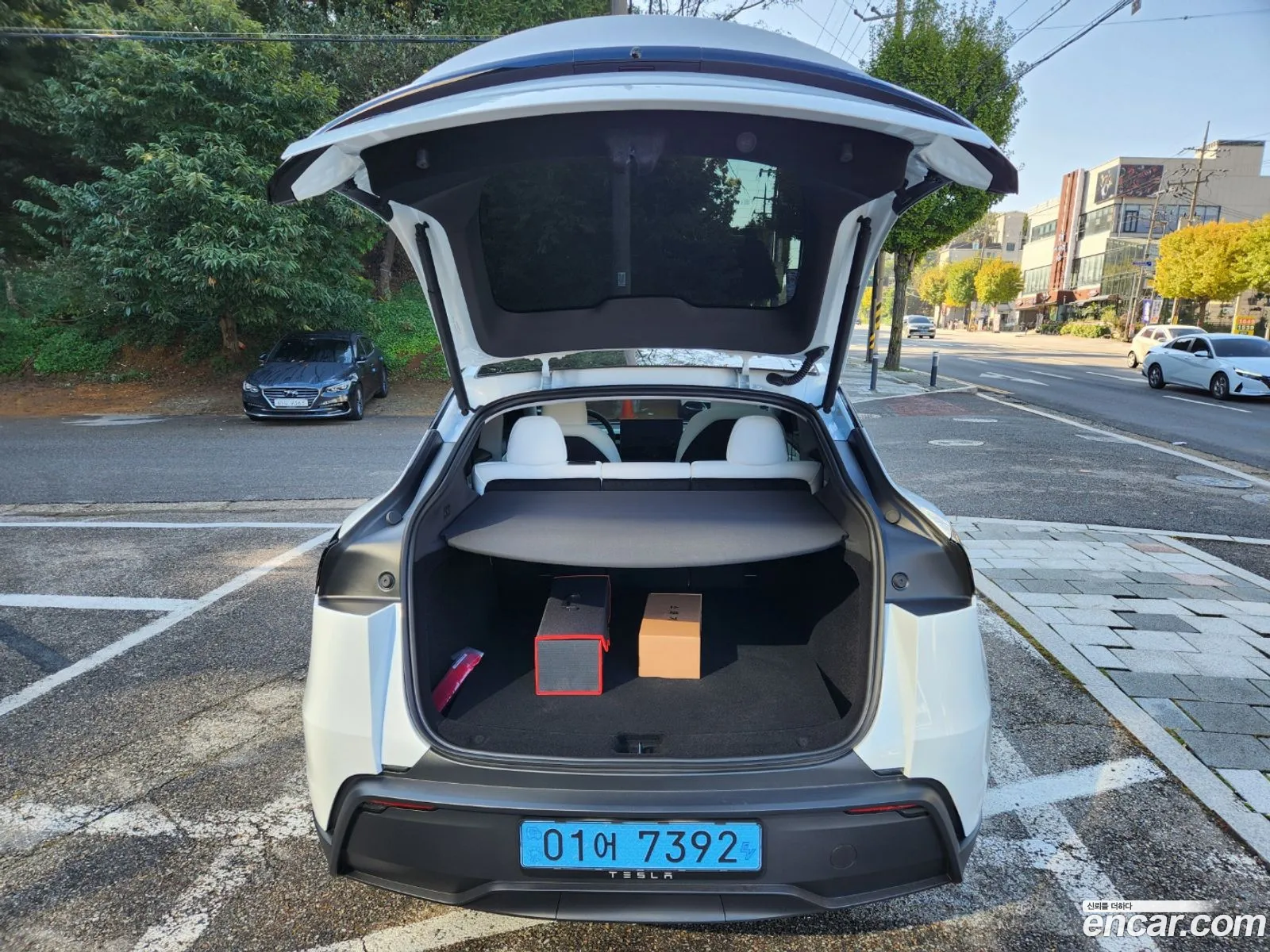 Tesla Model Y 2025 — 11