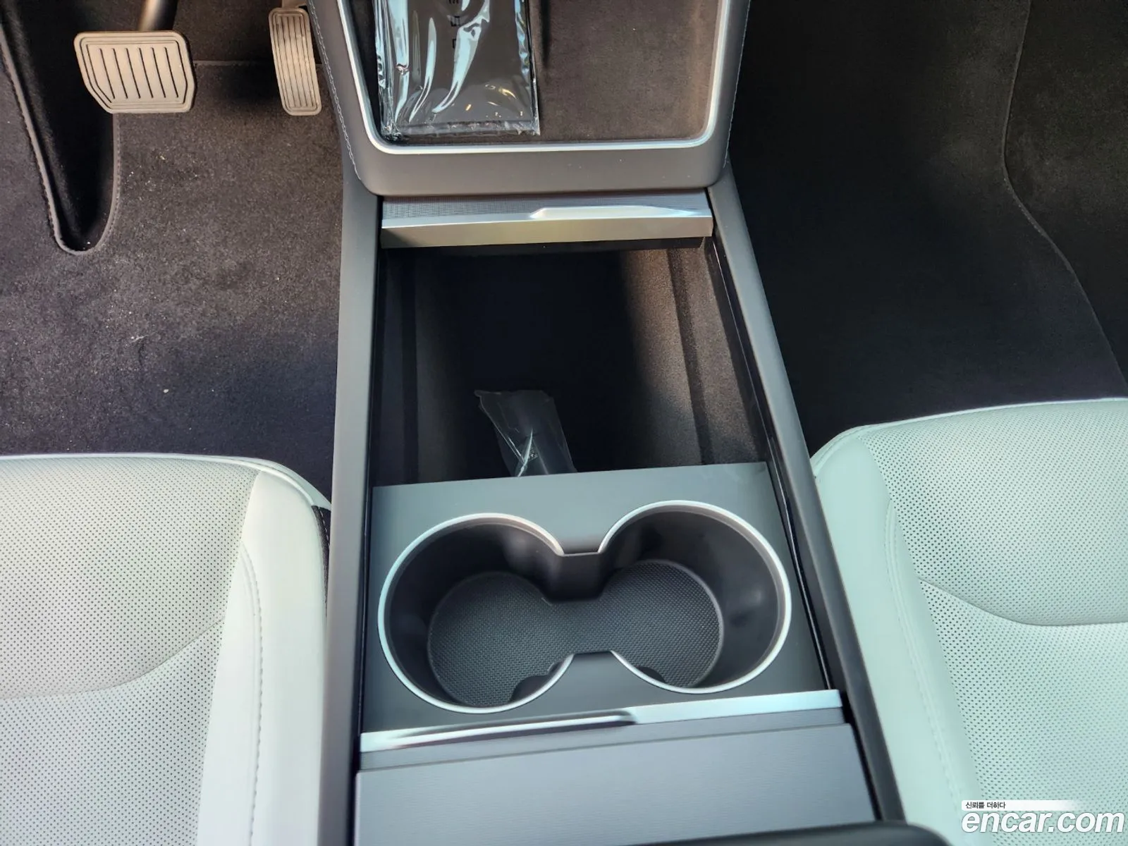 Tesla Model Y 2025 — 4
