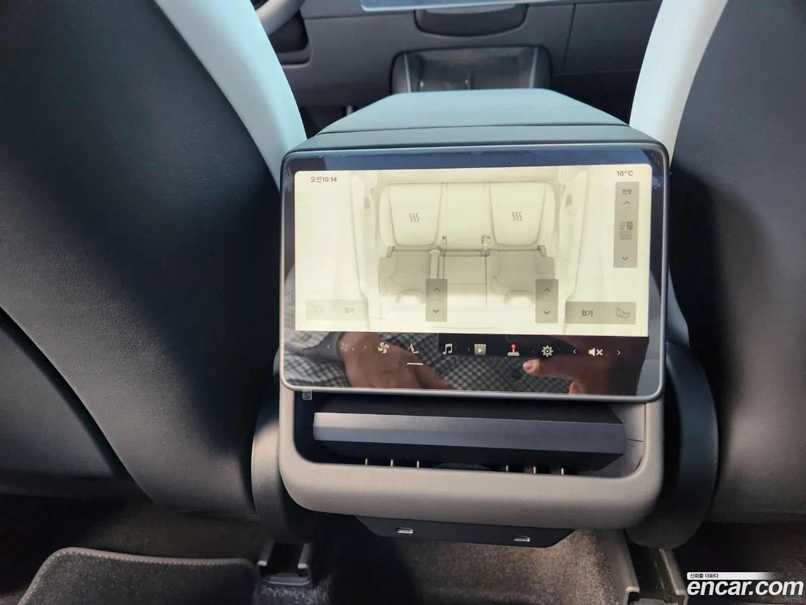 Tesla Model Y 2025 — 12