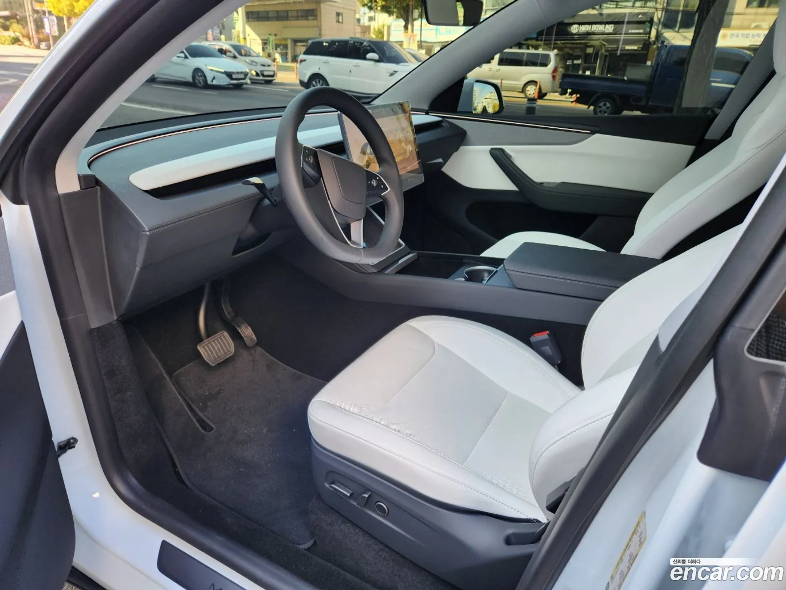 Tesla Model Y 2025 — 8