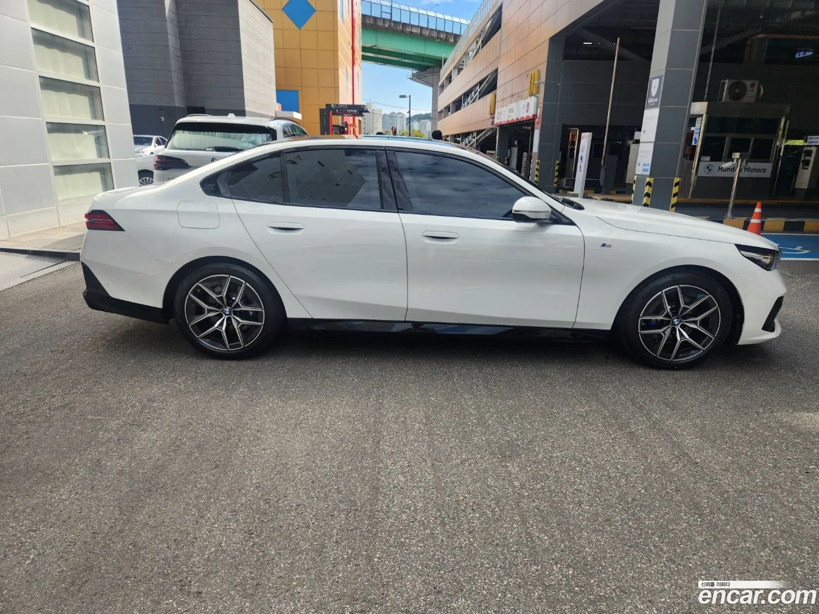 BMW 5 Series 2025 — 4