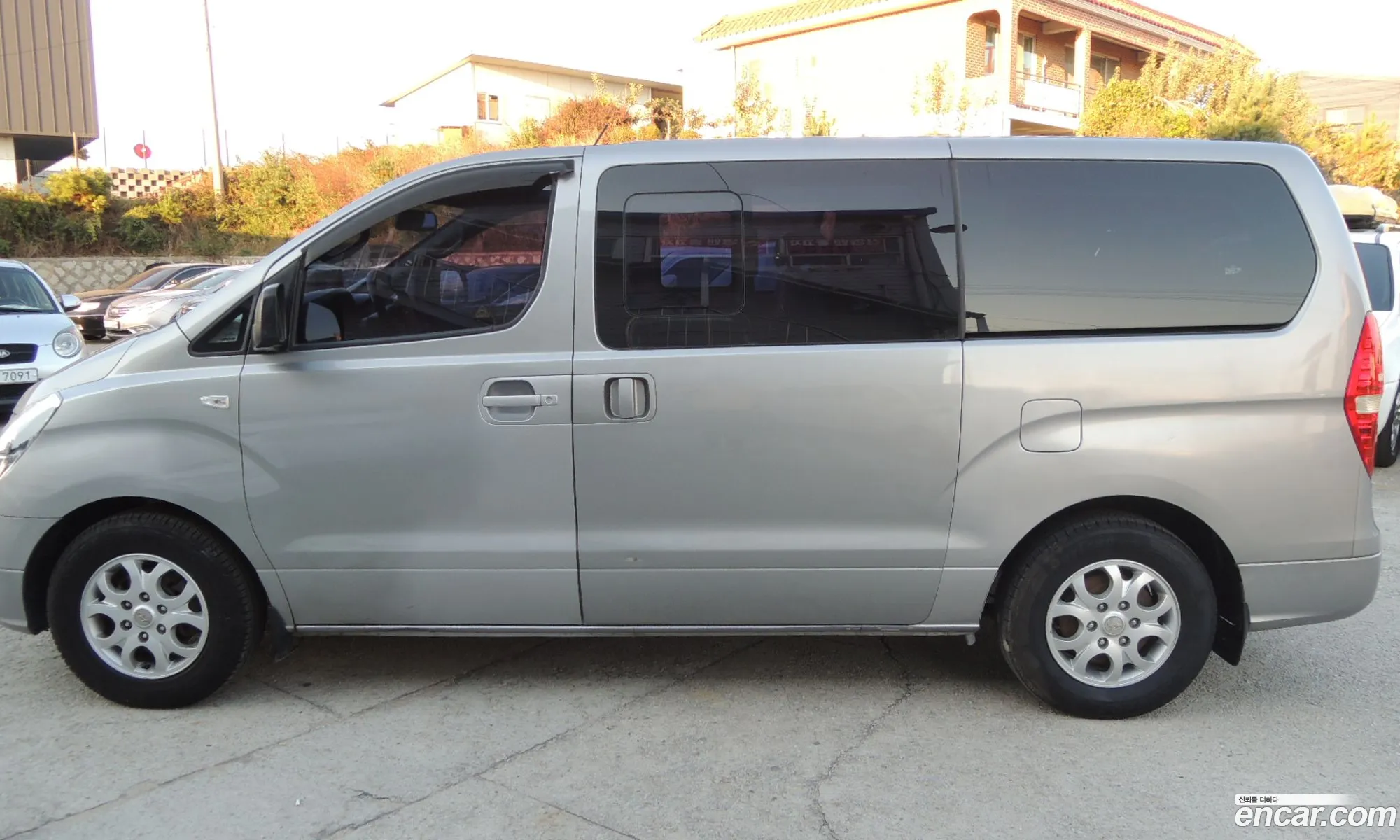 Hyundai Grand Starex 2012 — 17