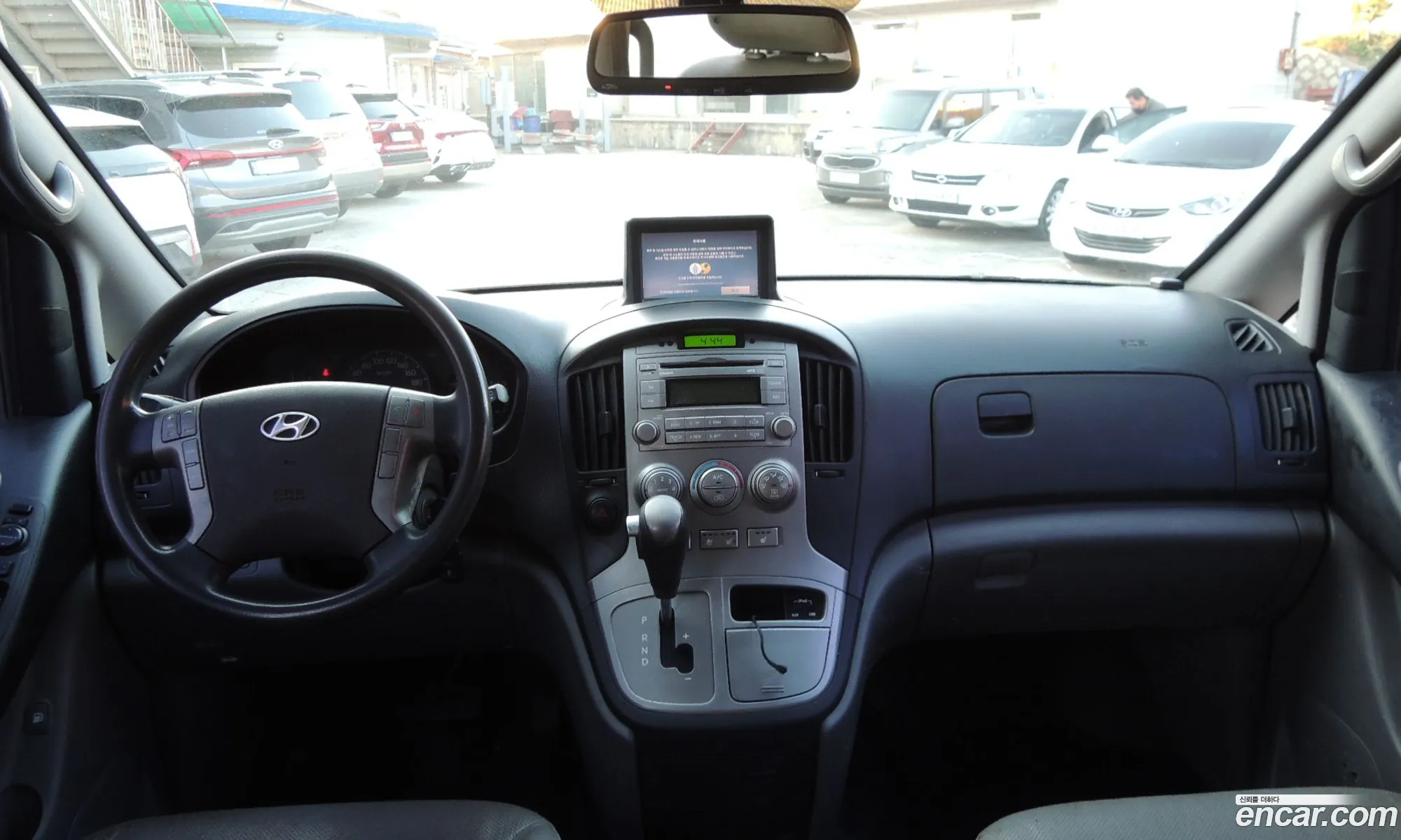 Hyundai Grand Starex 2012 — 19