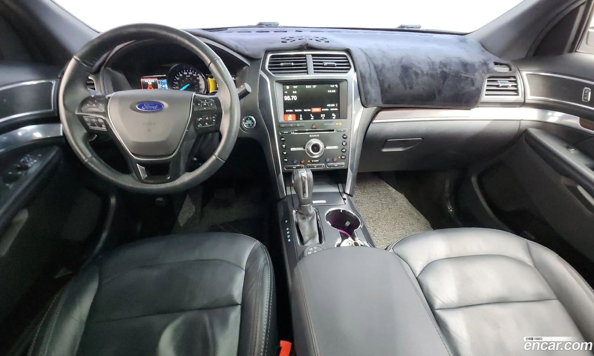 Ford Explorer 2018 1FM5K8FH7JGA47252 — 18