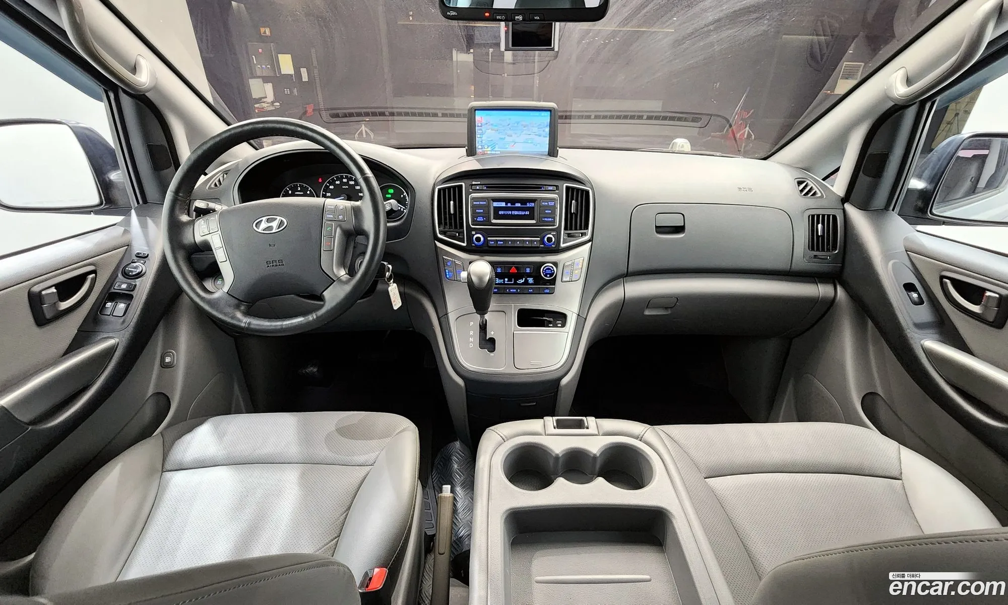 Hyundai Grand Starex 2016 — 18