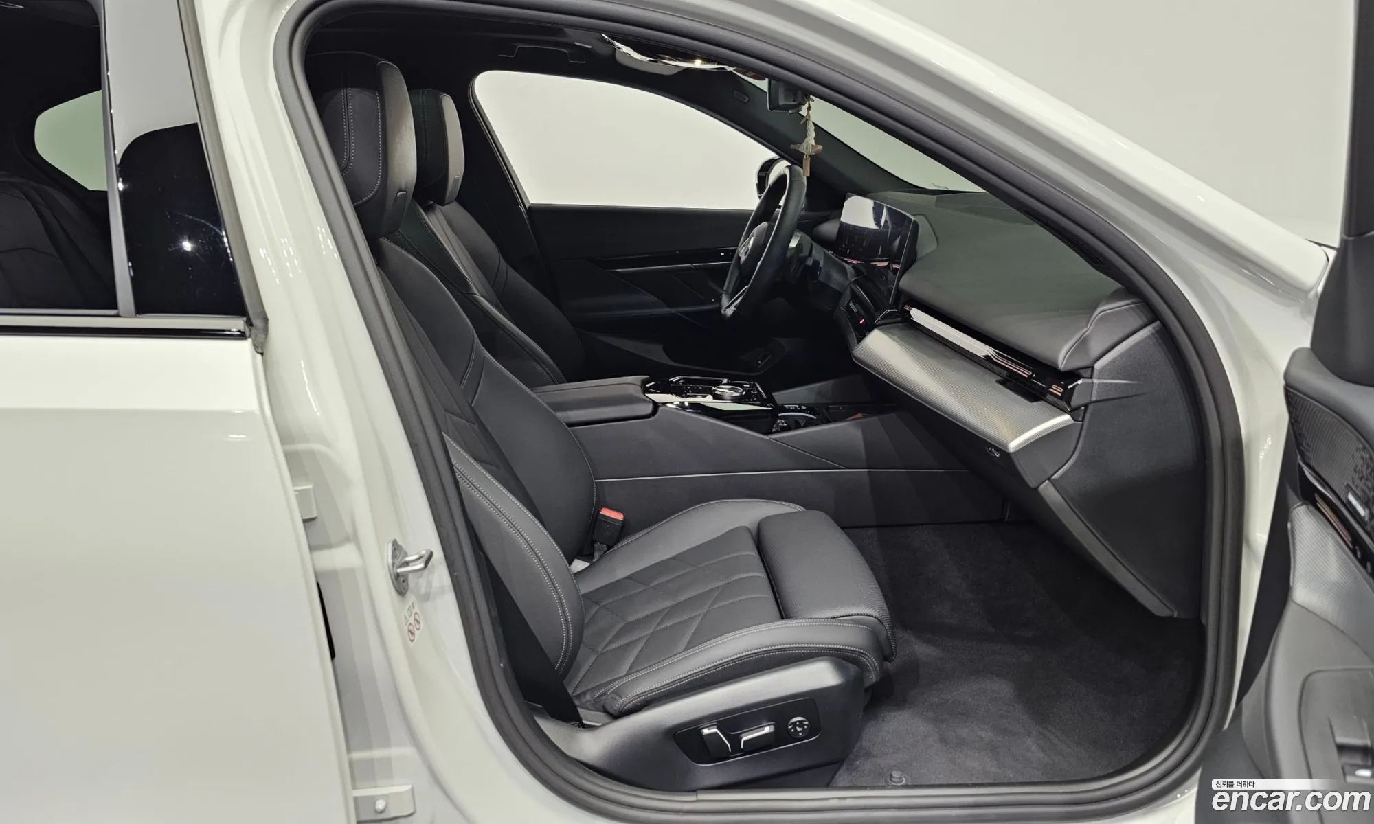 BMW 5 Series 2023 — 13