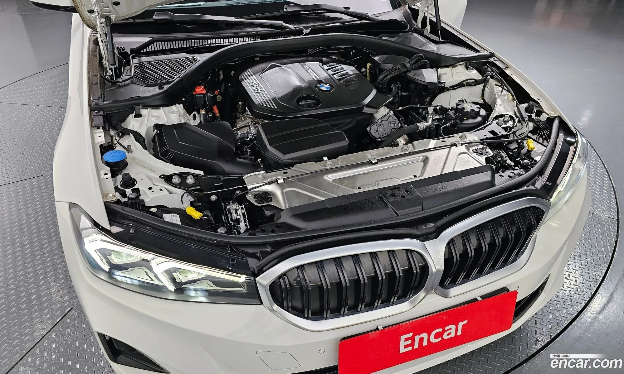 BMW 3 Series 2023 — 3
