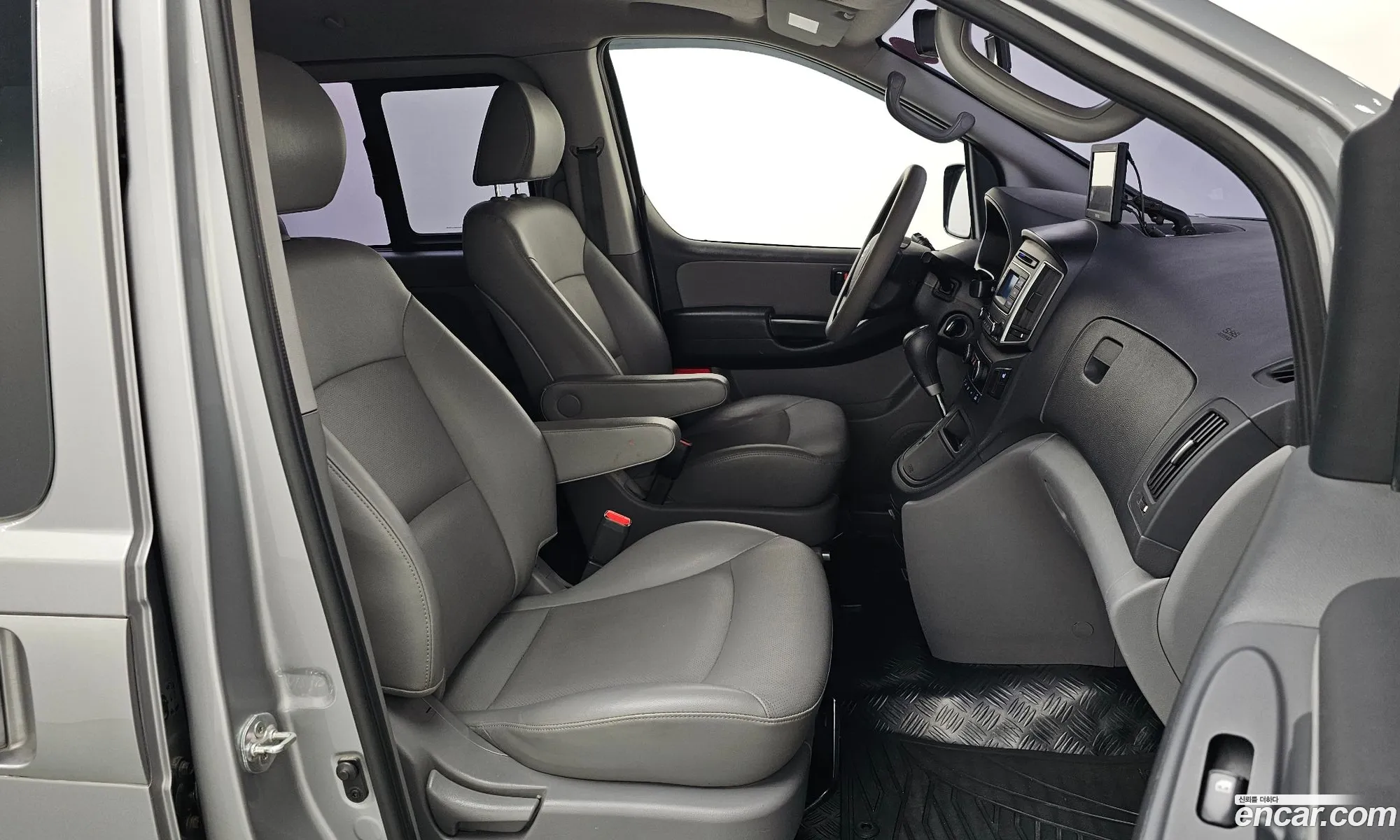 Hyundai Grand Starex 2017 — 12