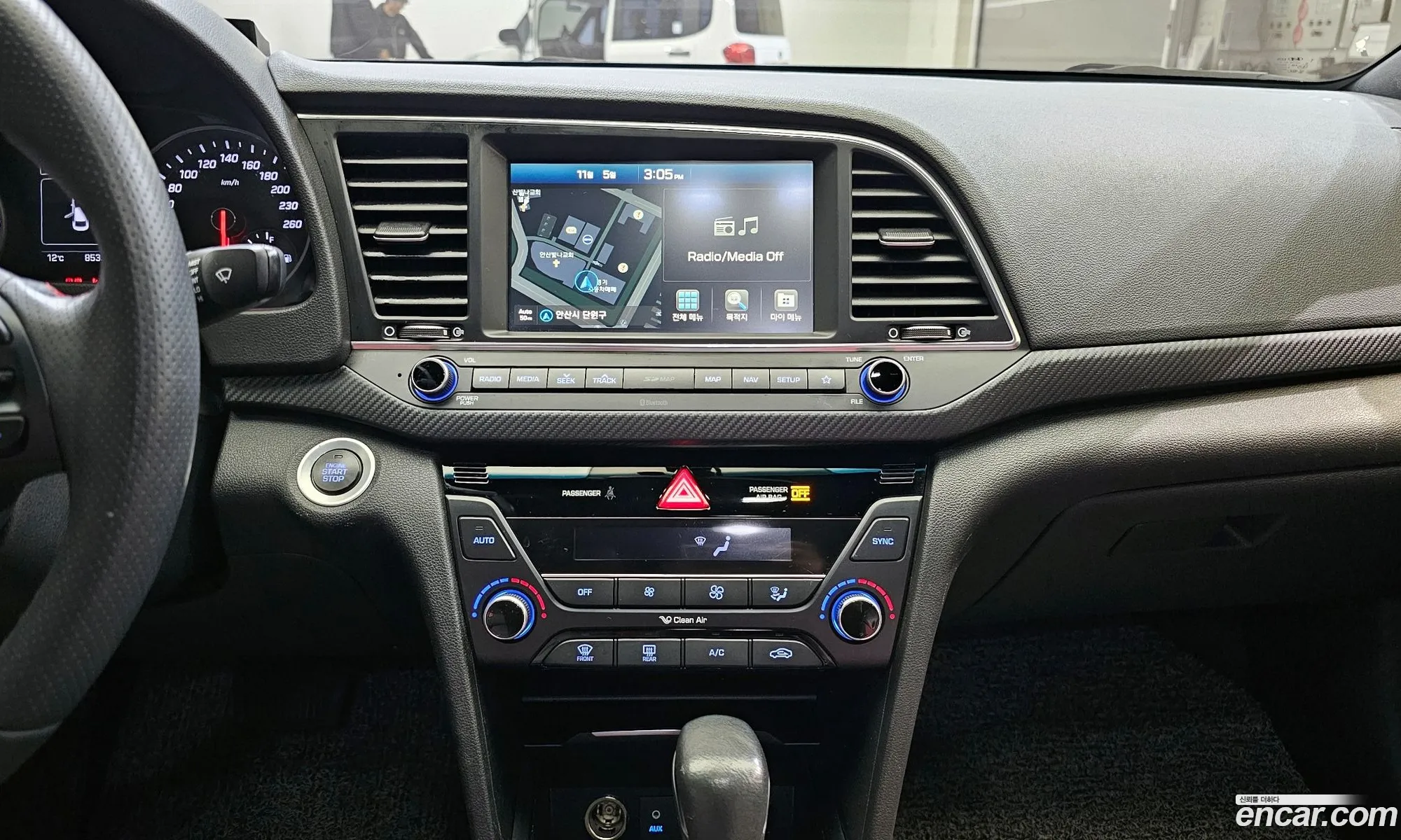 Hyundai Elantra AD 2017 — 12