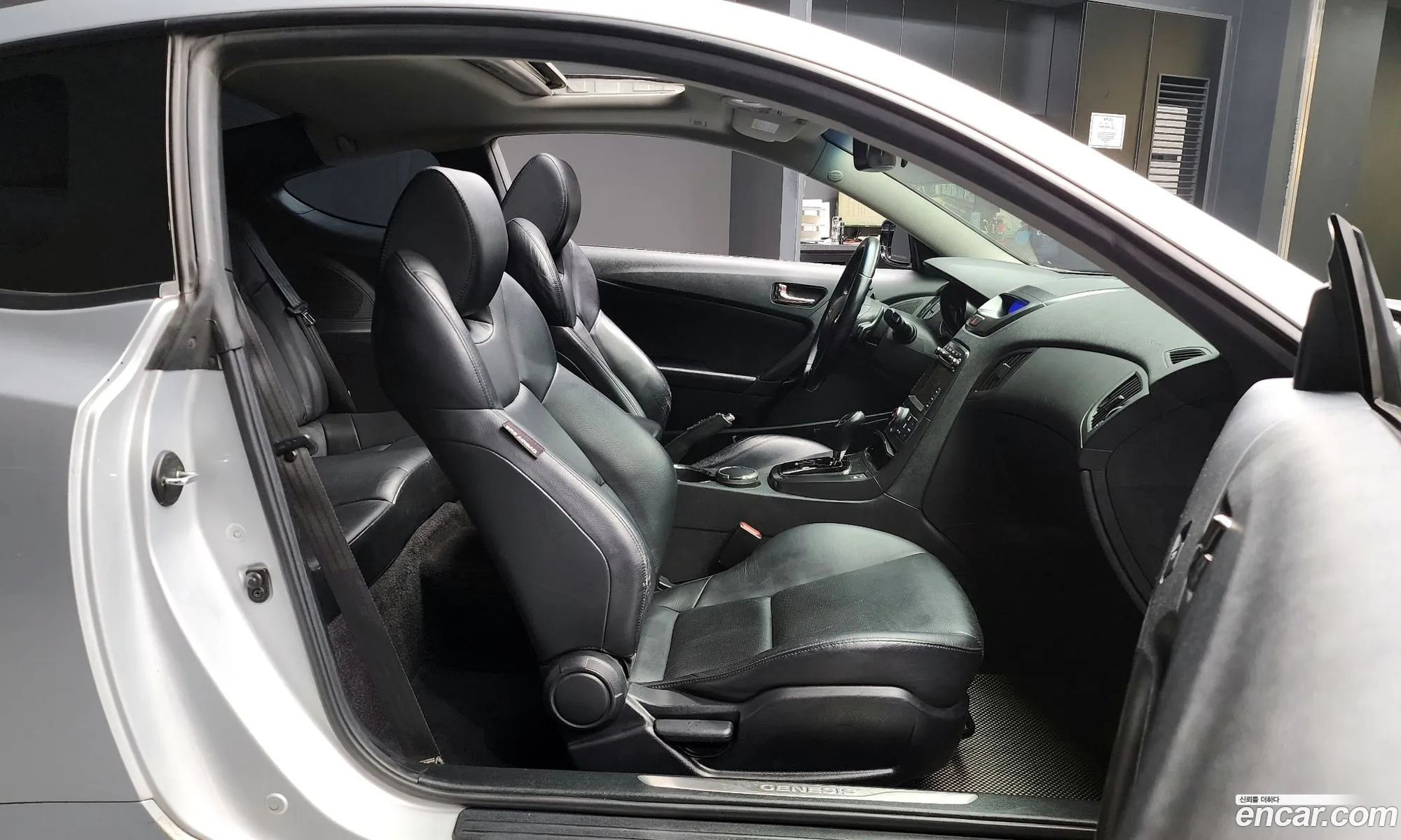 Hyundai Genesis Coupe 2010 — 12
