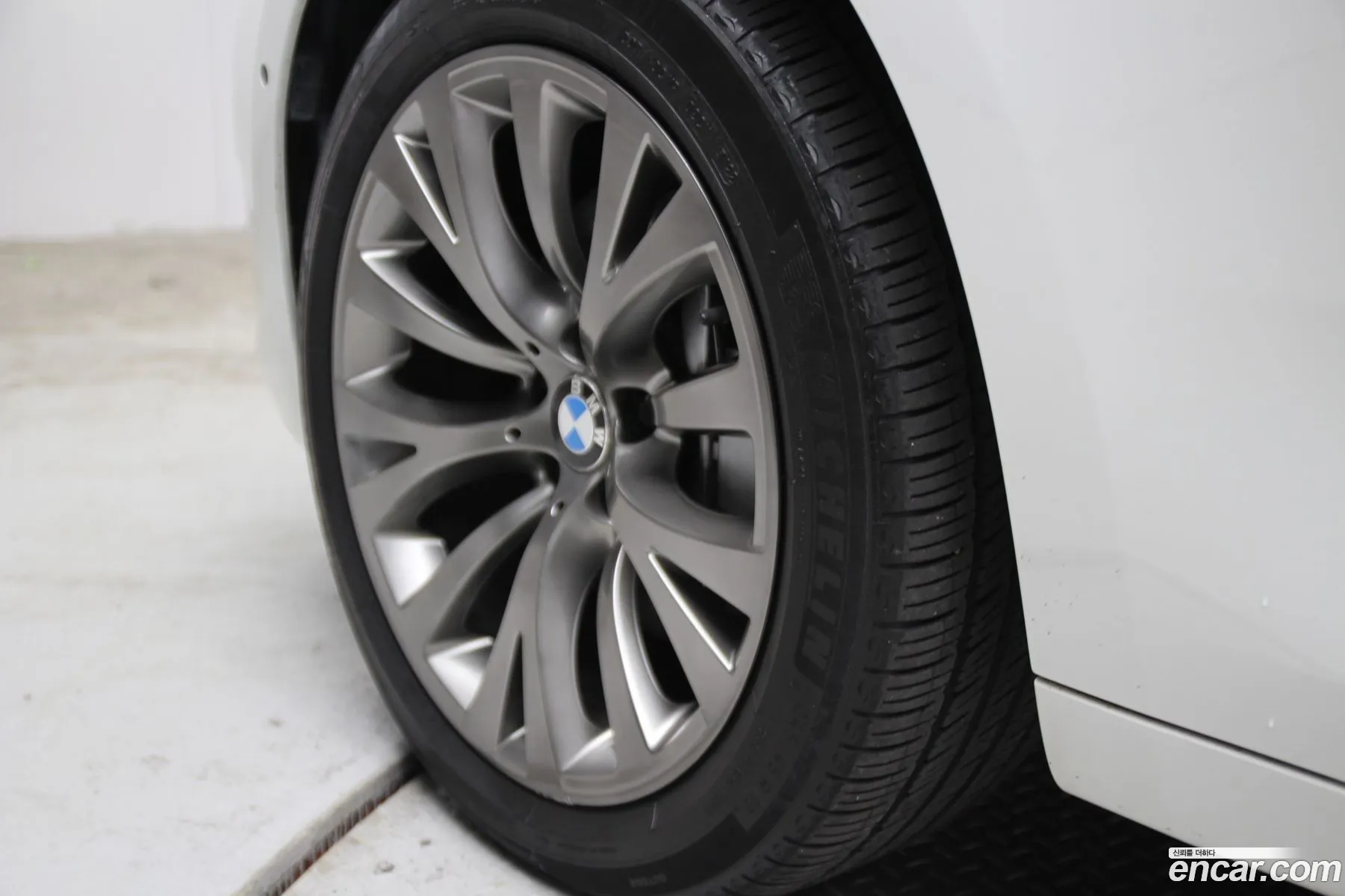 BMW 5 Series GT 2013 — 16