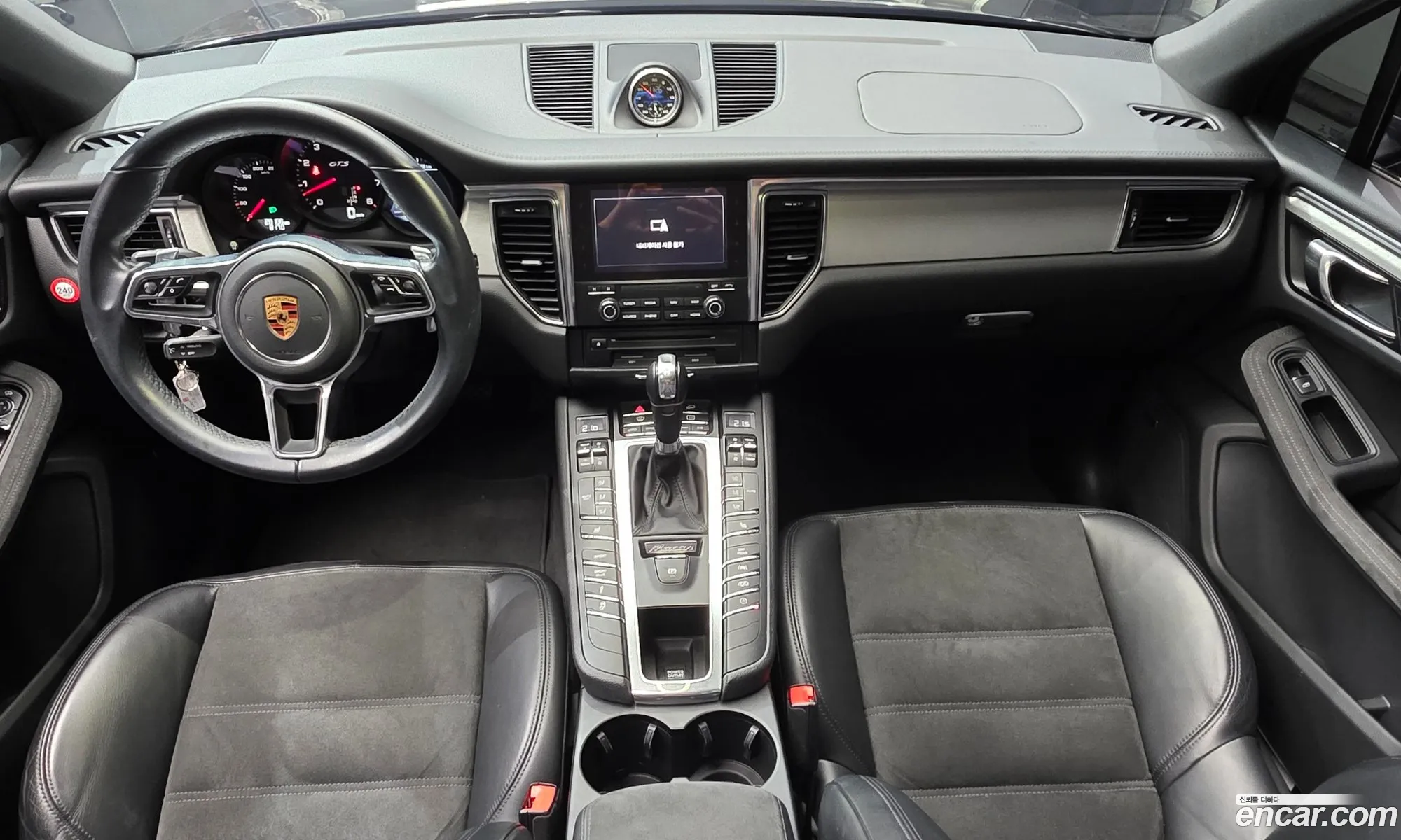 Porsche Macan 2018 WP1AG2951JLB63376 — 2