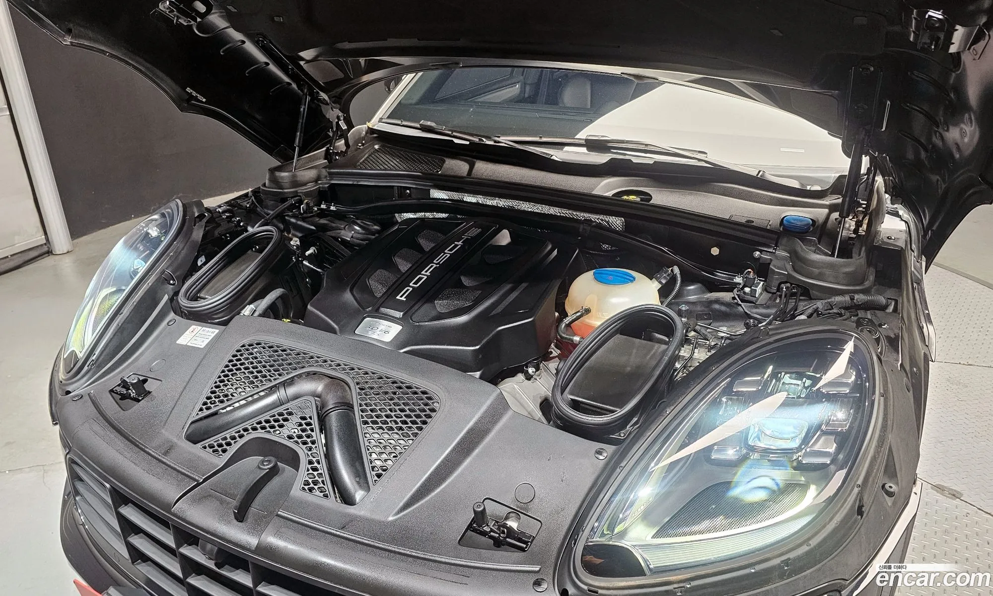 Porsche Macan 2018 WP1AG2951JLB63376 — 18