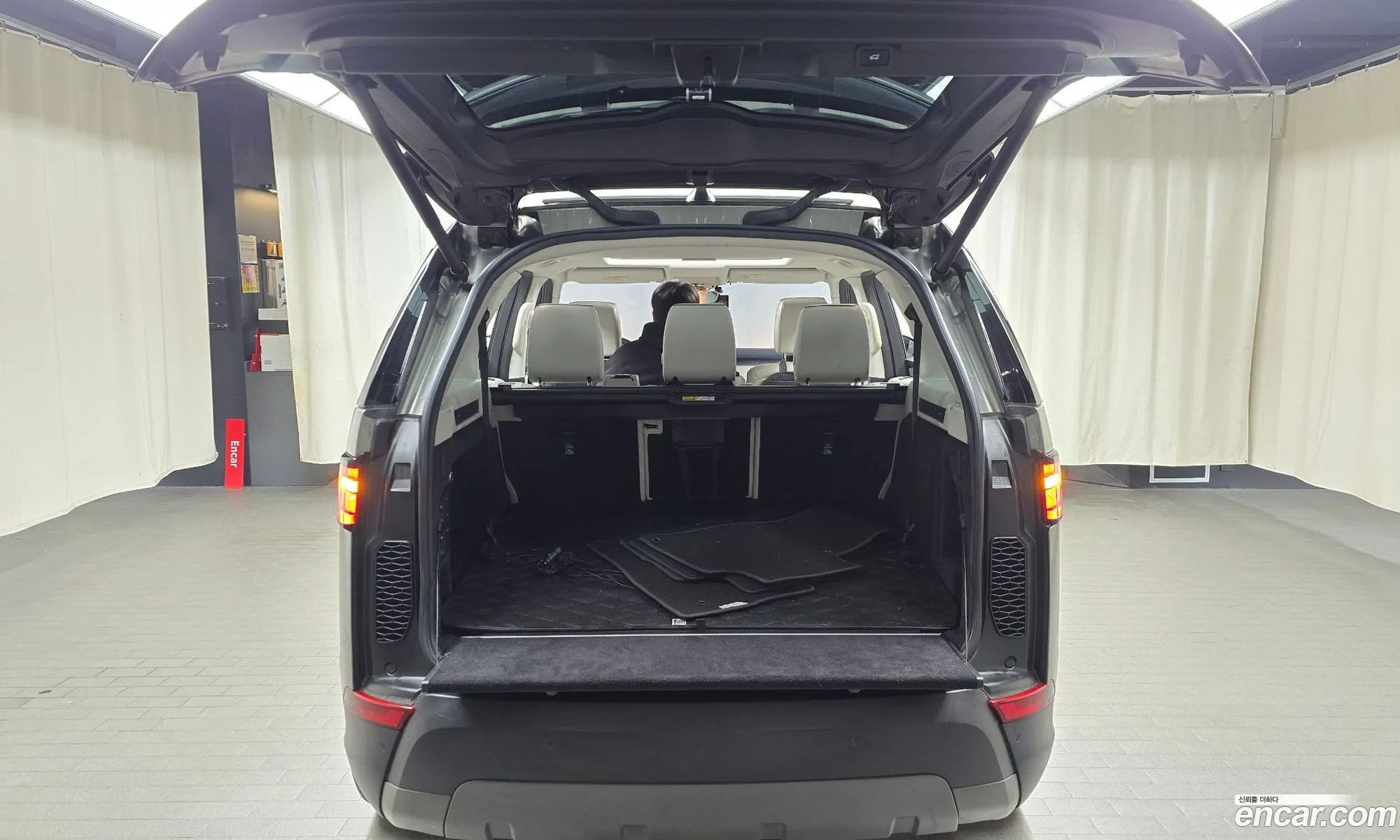 Land Rover Discovery 5 2017 SALRA2BK1HA014227 — 13