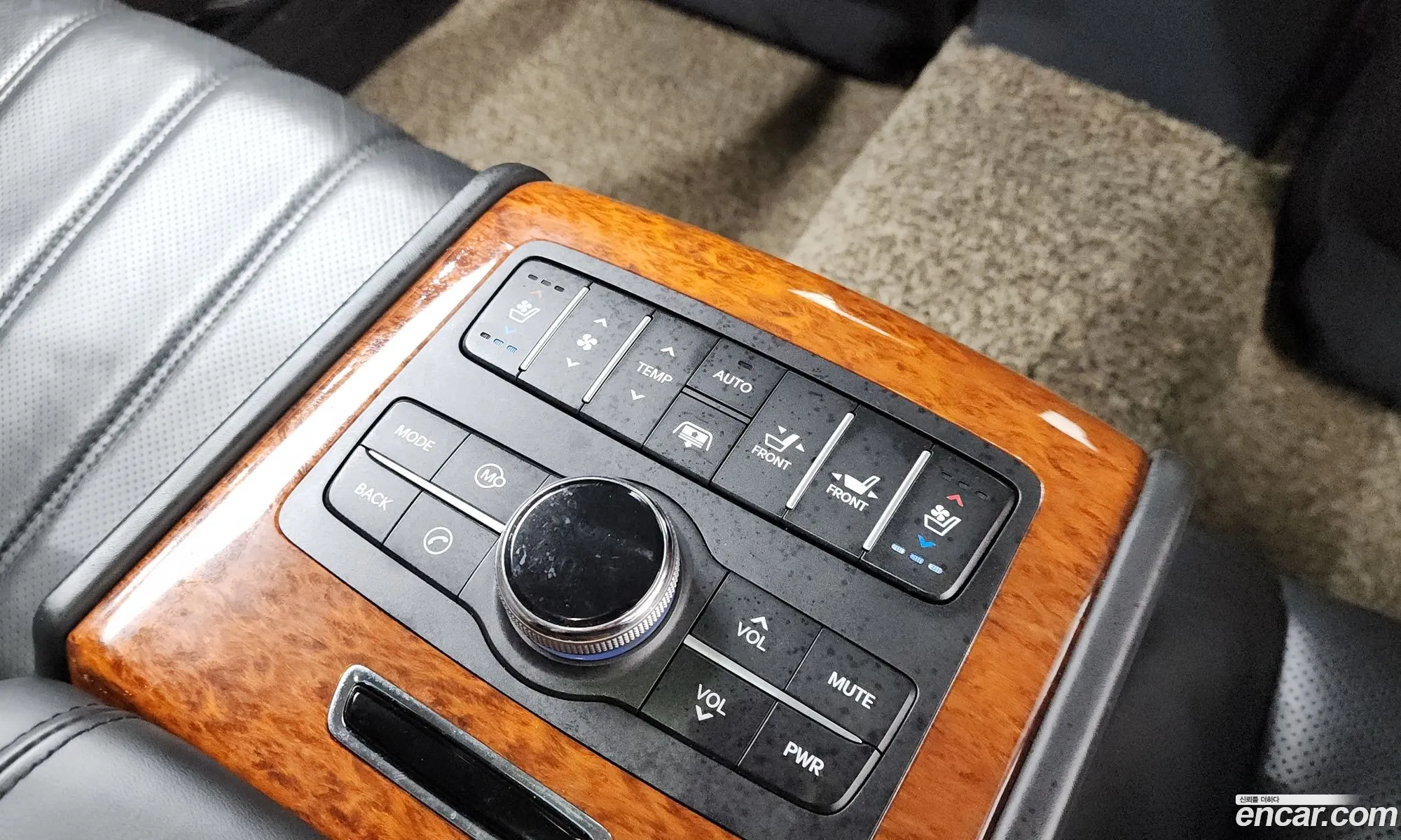 Hyundai Equus 2010 — 2