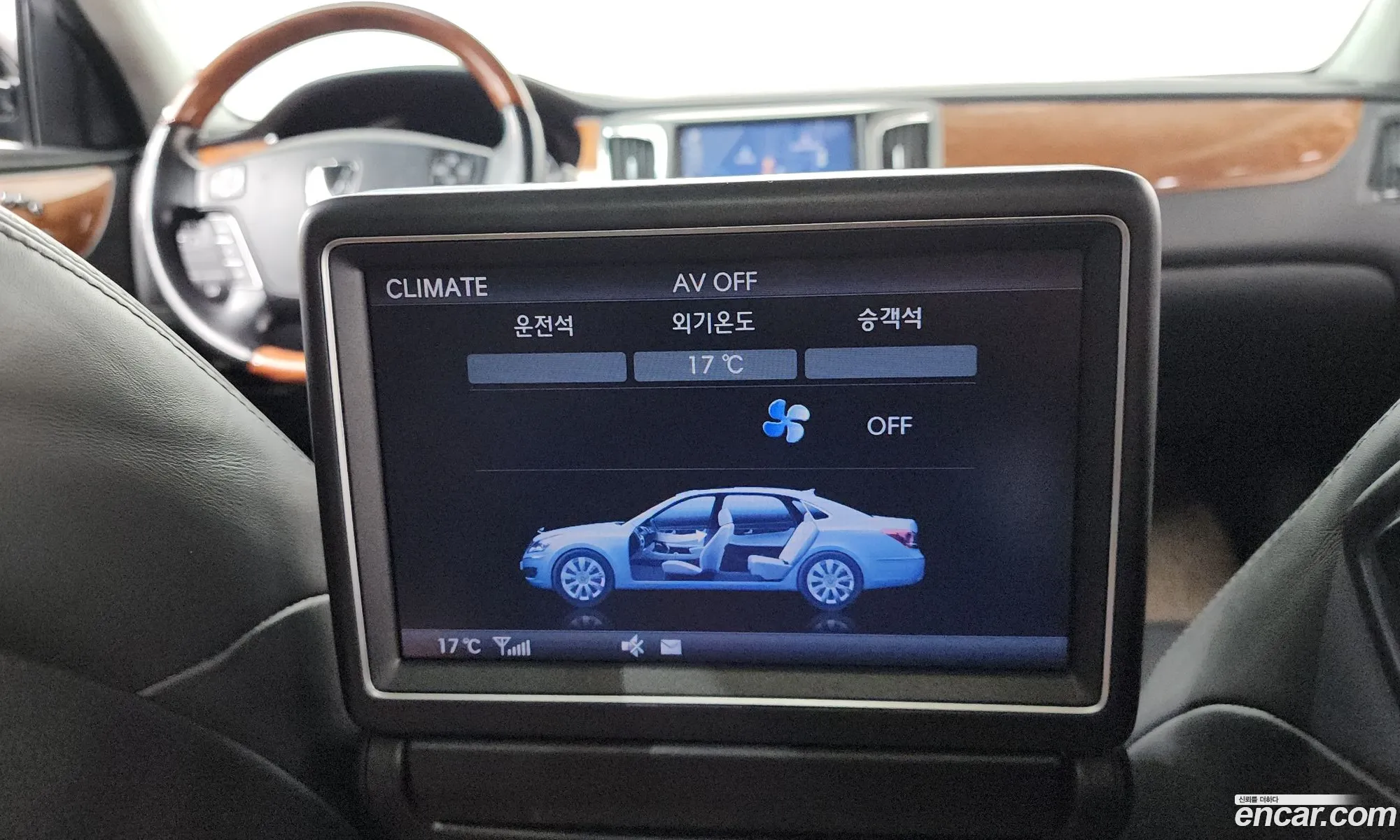Hyundai Equus 2010 — 17
