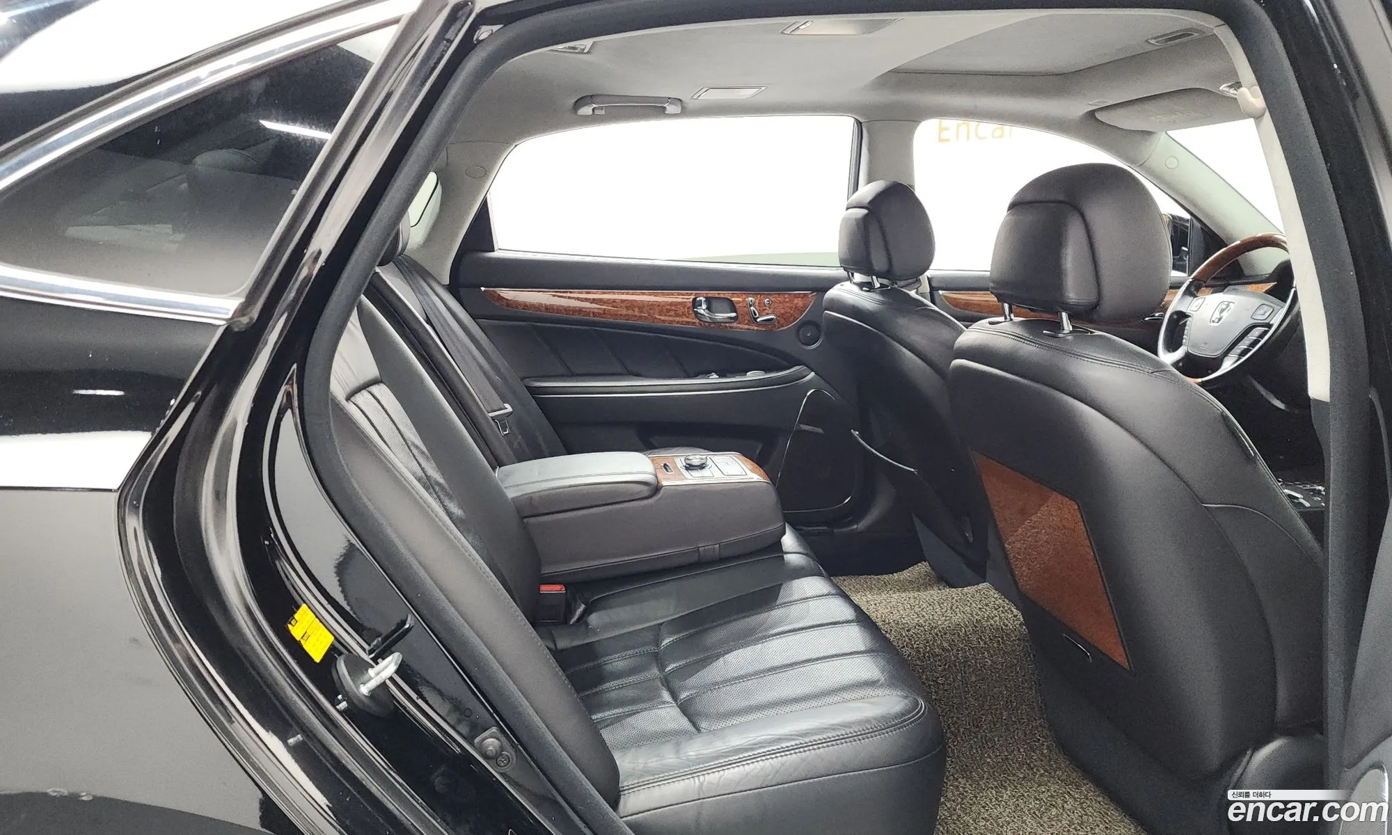 Hyundai Equus 2010 — 20