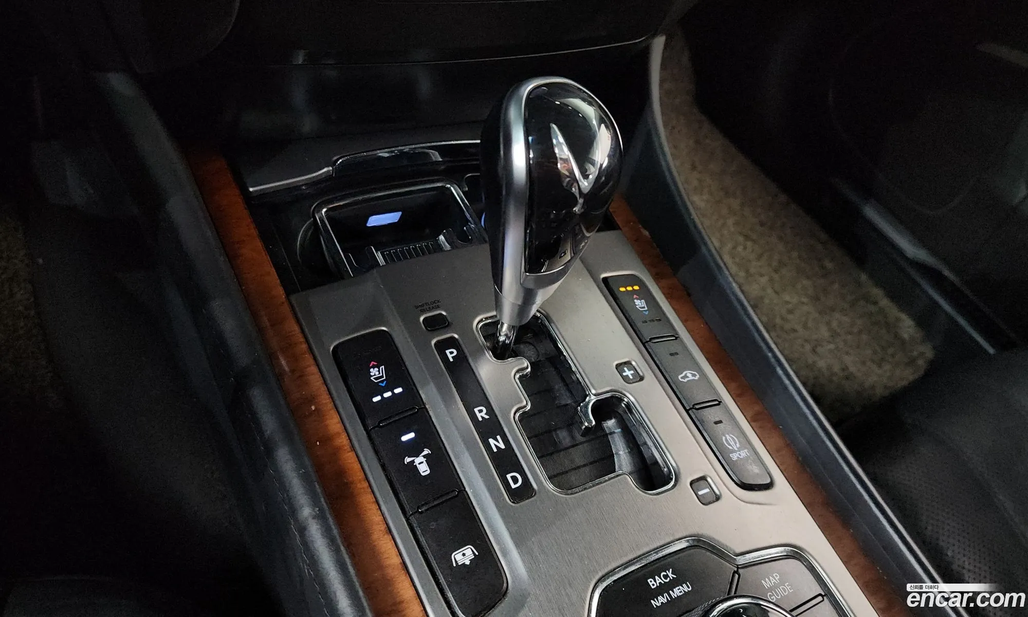 Hyundai Equus 2010 — 12