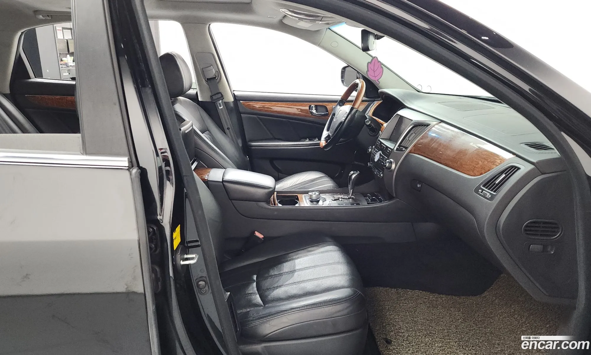 Hyundai Equus 2010 — 14