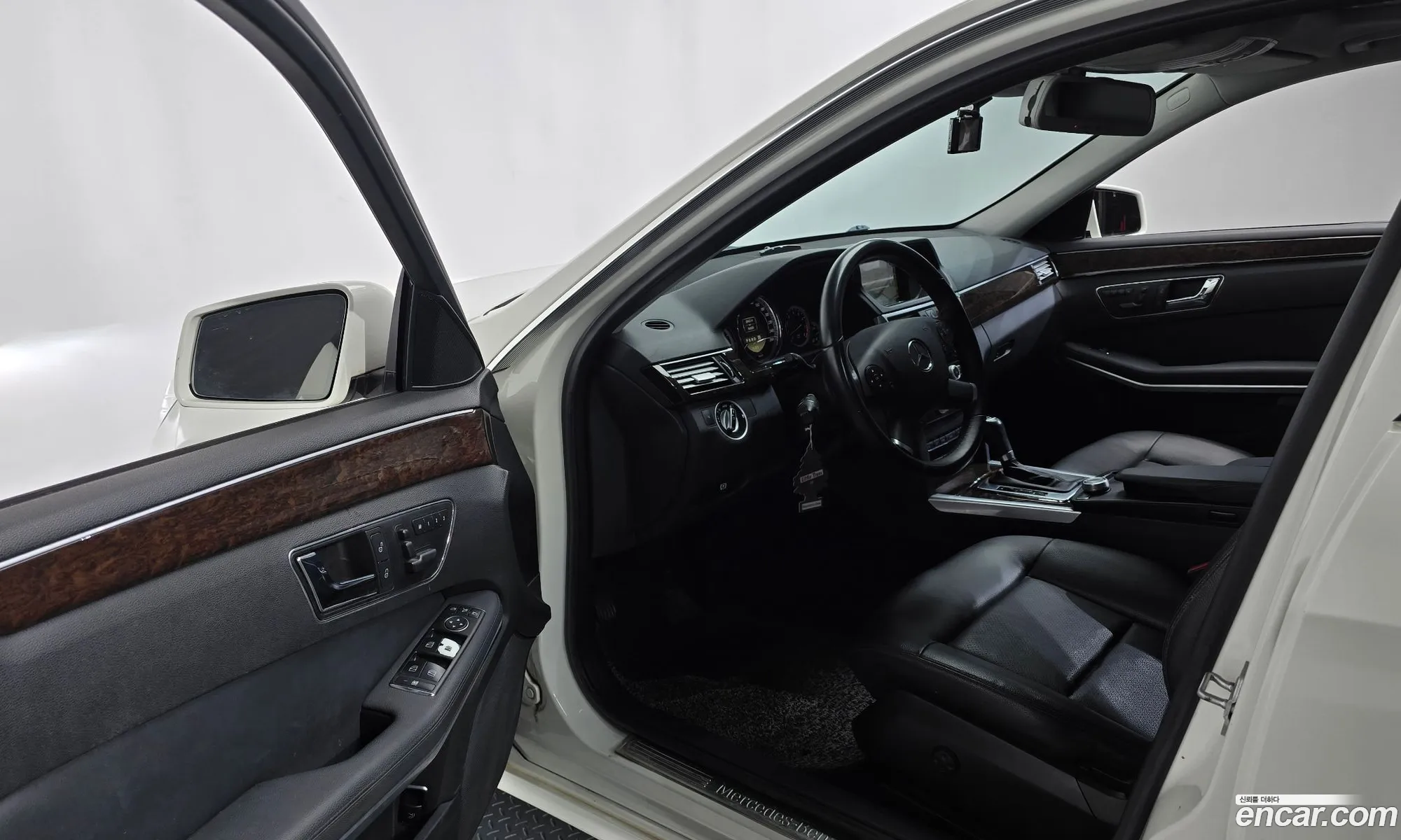 Mercedes-Benz E-Class W212 2011 WDDHF4JB3BA505722 — 13